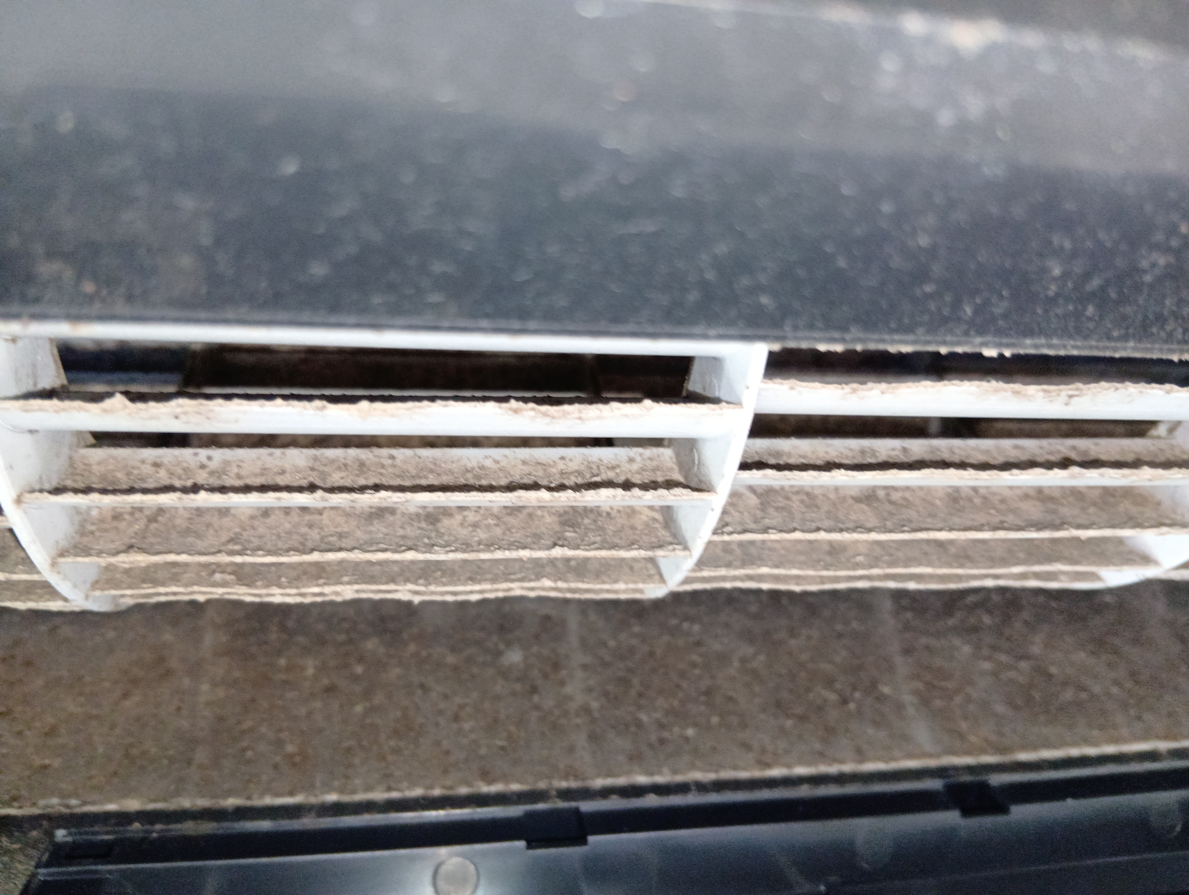 福島県須賀川市のお掃除機能付きエアコンの作業前1