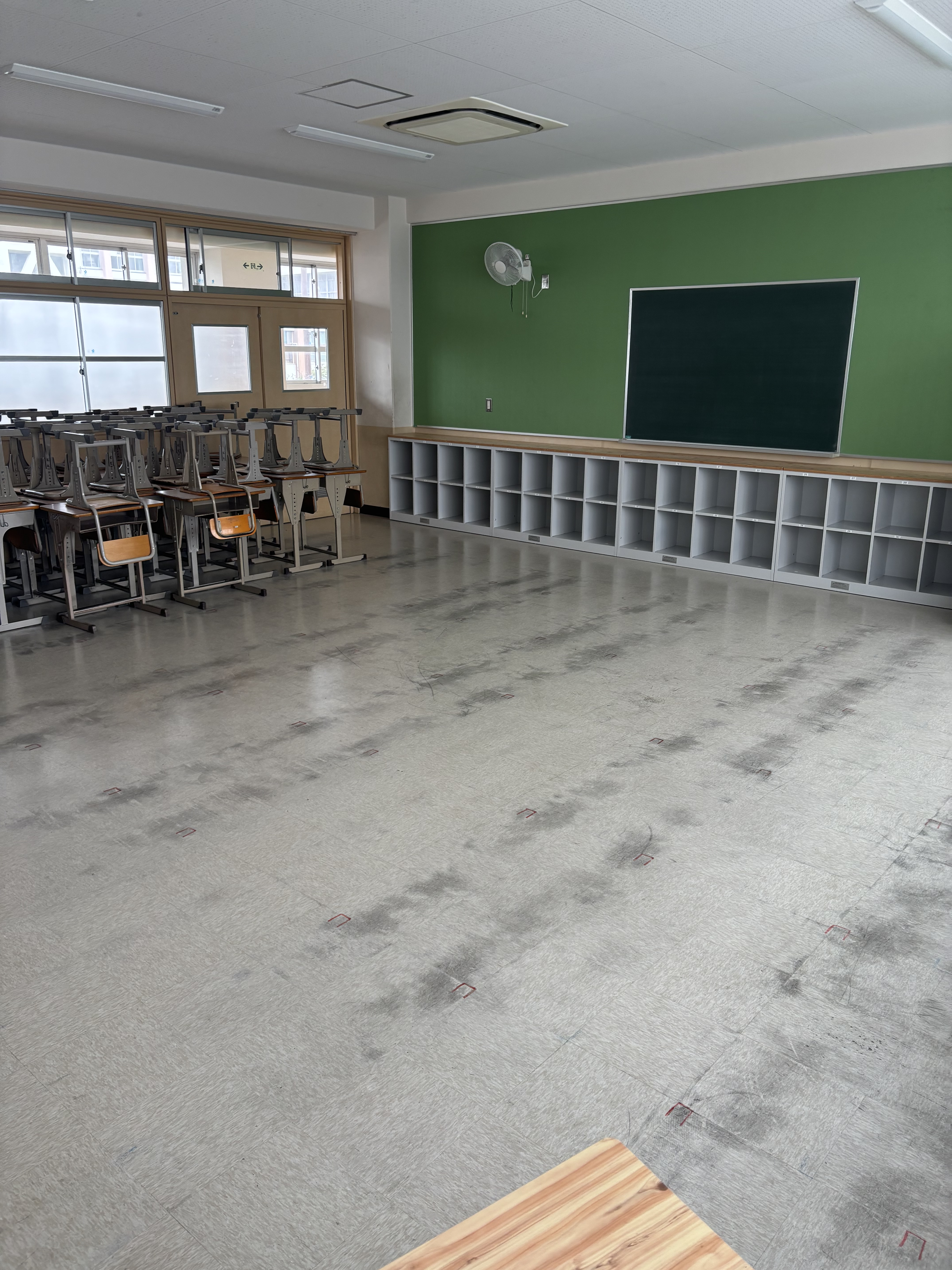 大阪府堺市堺区の教育施設清掃の作業前2