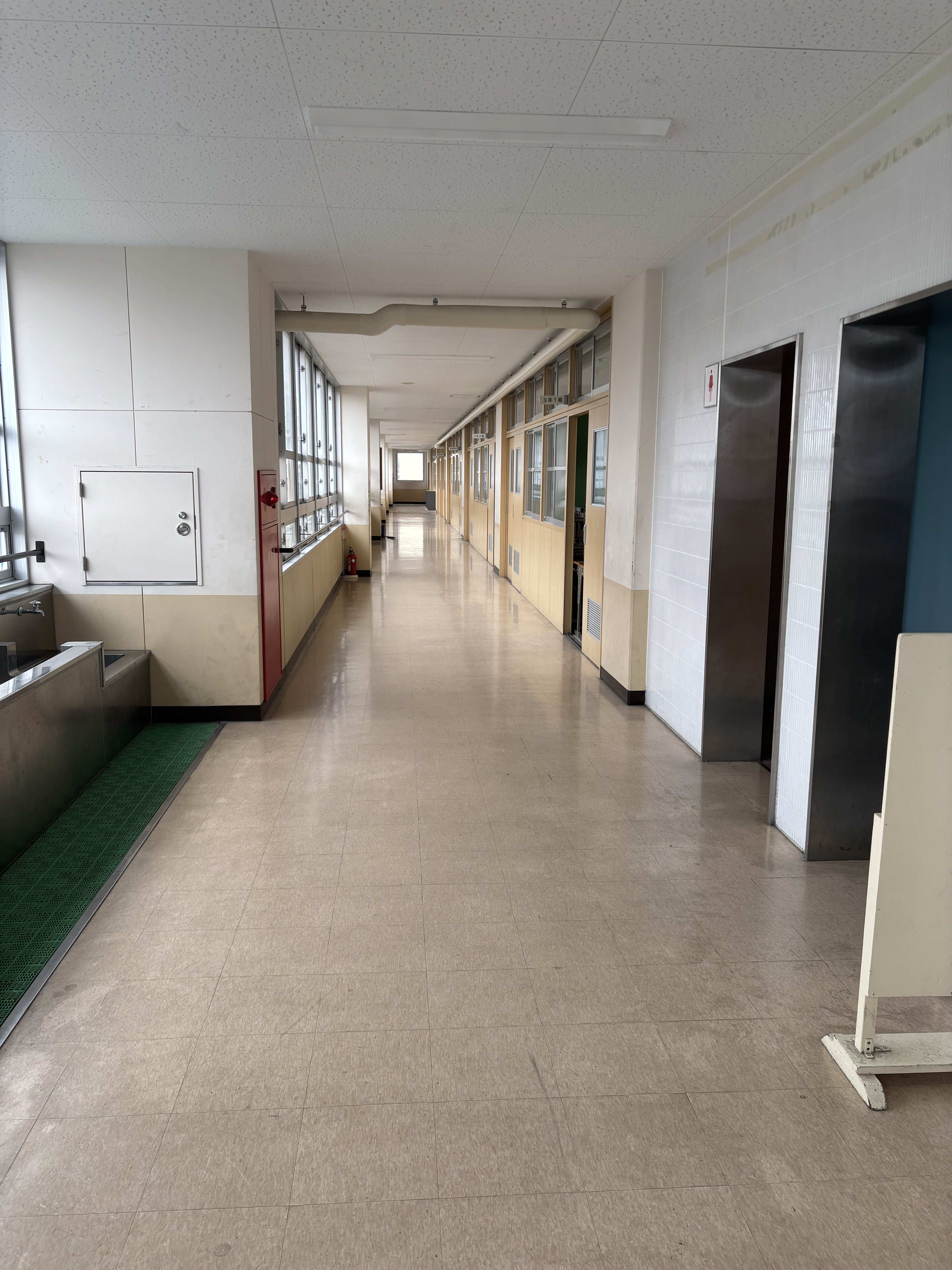 大阪府堺市堺区の教育施設清掃の作業前3