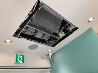 東京都千代田区下北沢の業務用天井埋め込みエアコンの作業前1