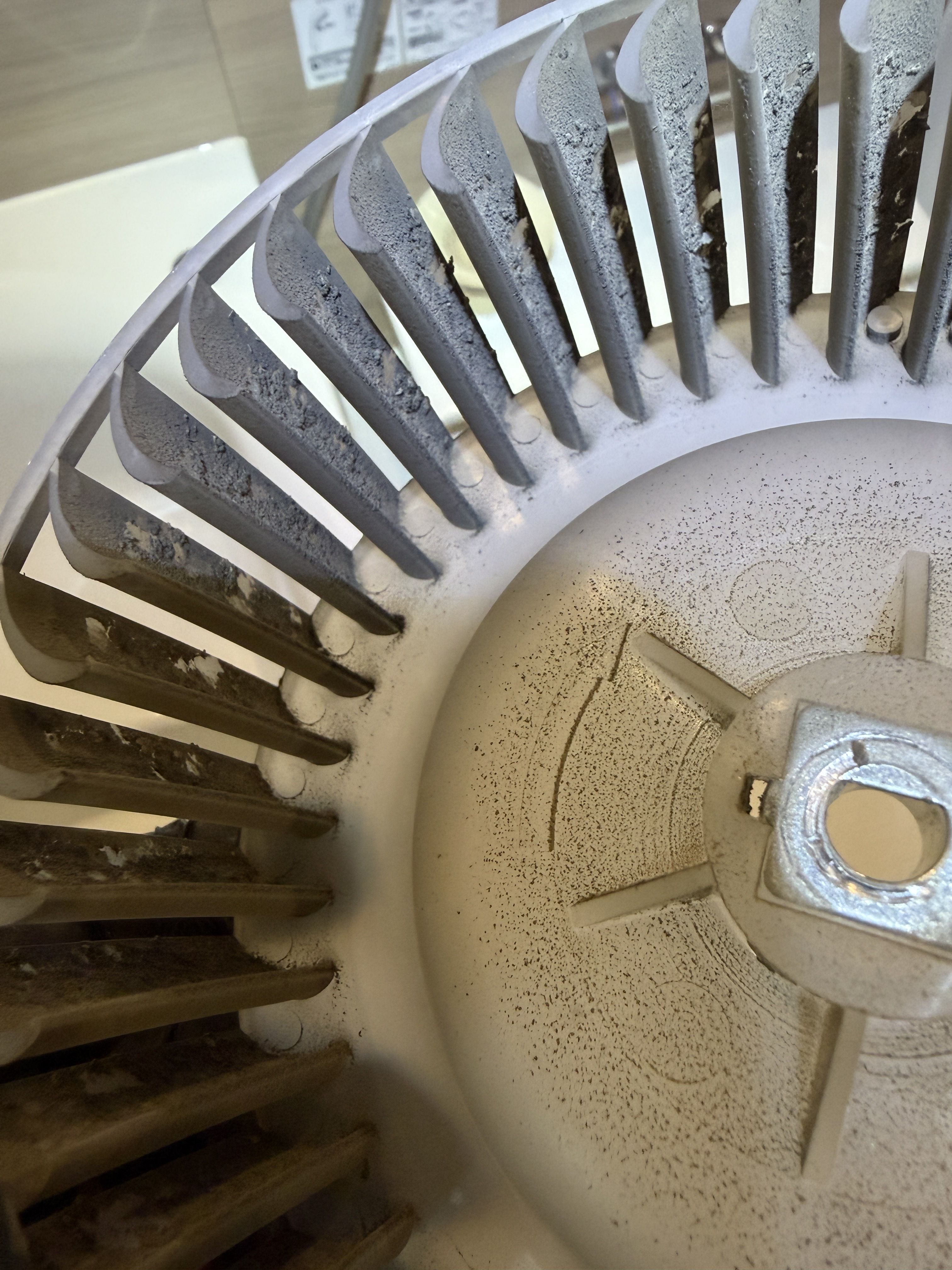 福岡県糟屋郡志免町の浴室乾燥機クリーニングの作業前3