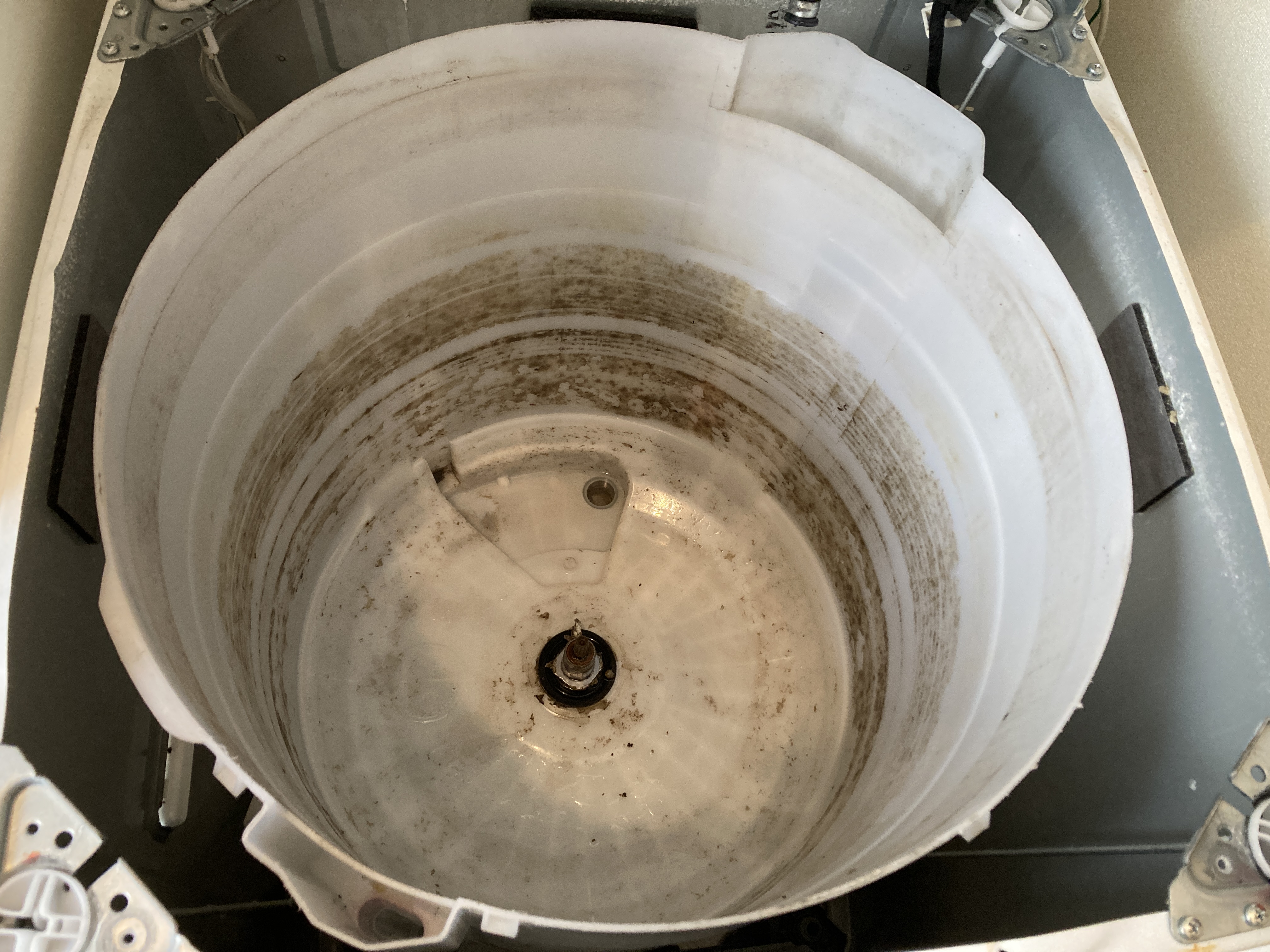 京都府京都市南区久世大薮町の洗濯機分解クリーニングの作業前2