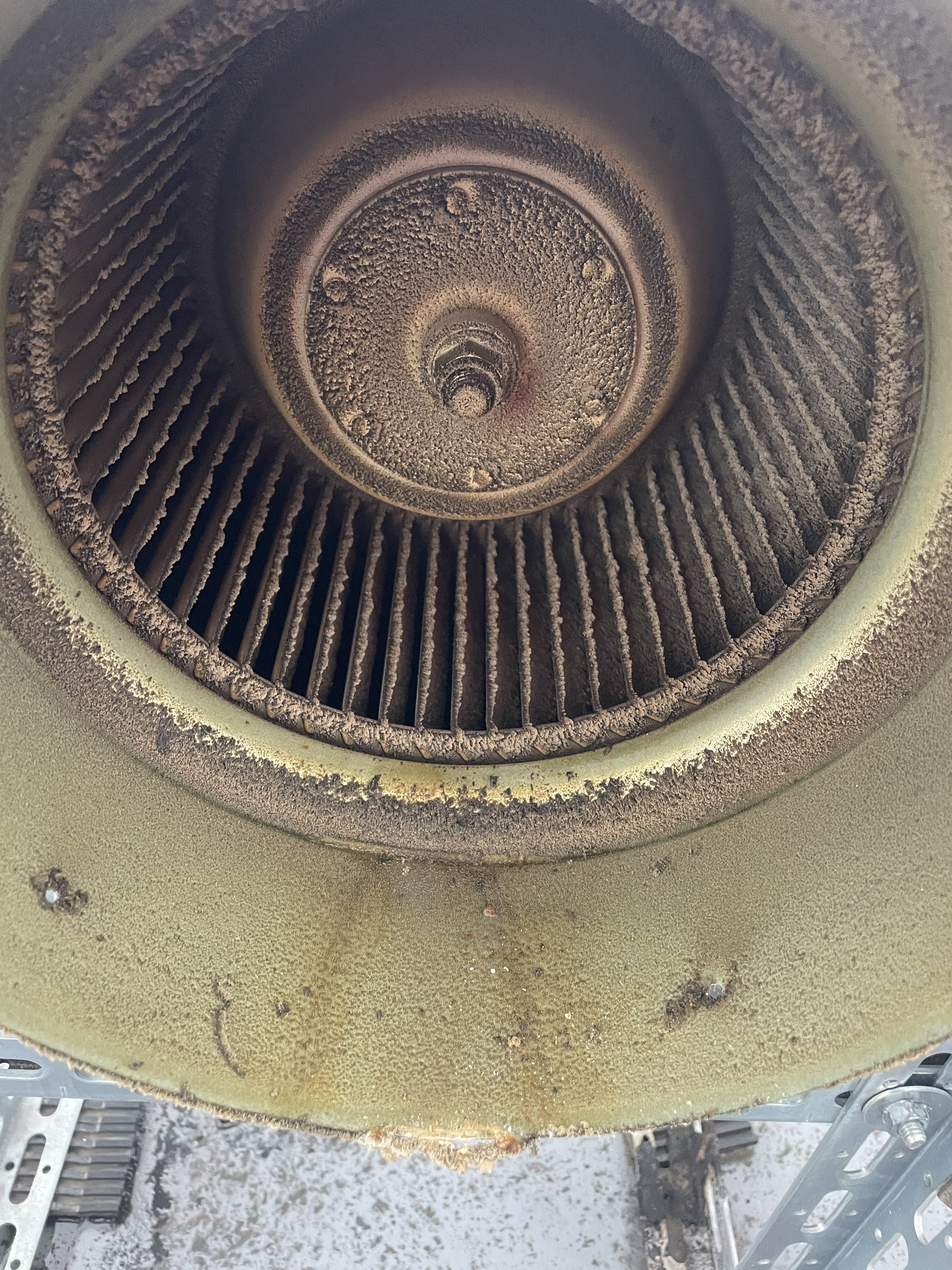 神奈川県横浜市青葉区青葉台のダクト清掃の作業後1