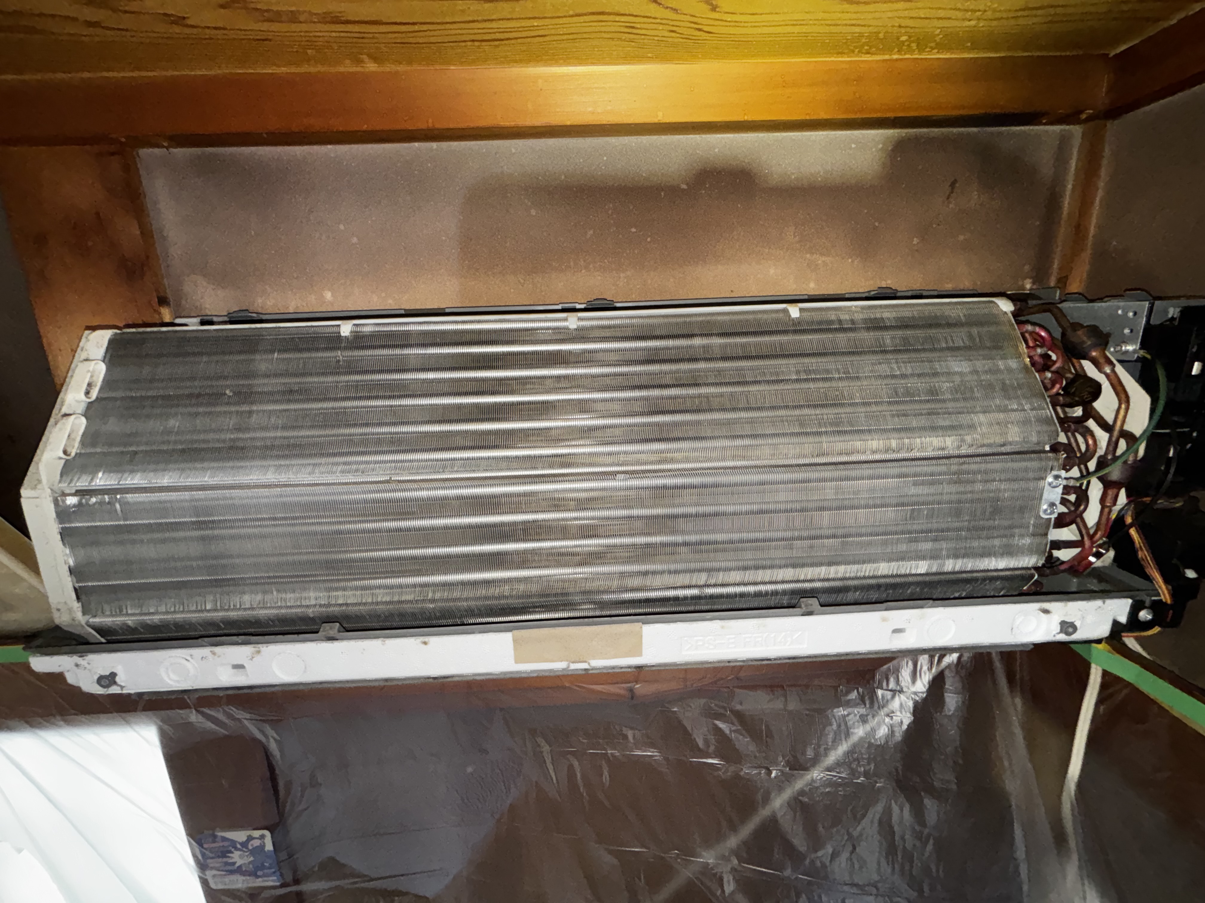 千葉県千葉市花見川区の壁掛けエアコンの作業前1