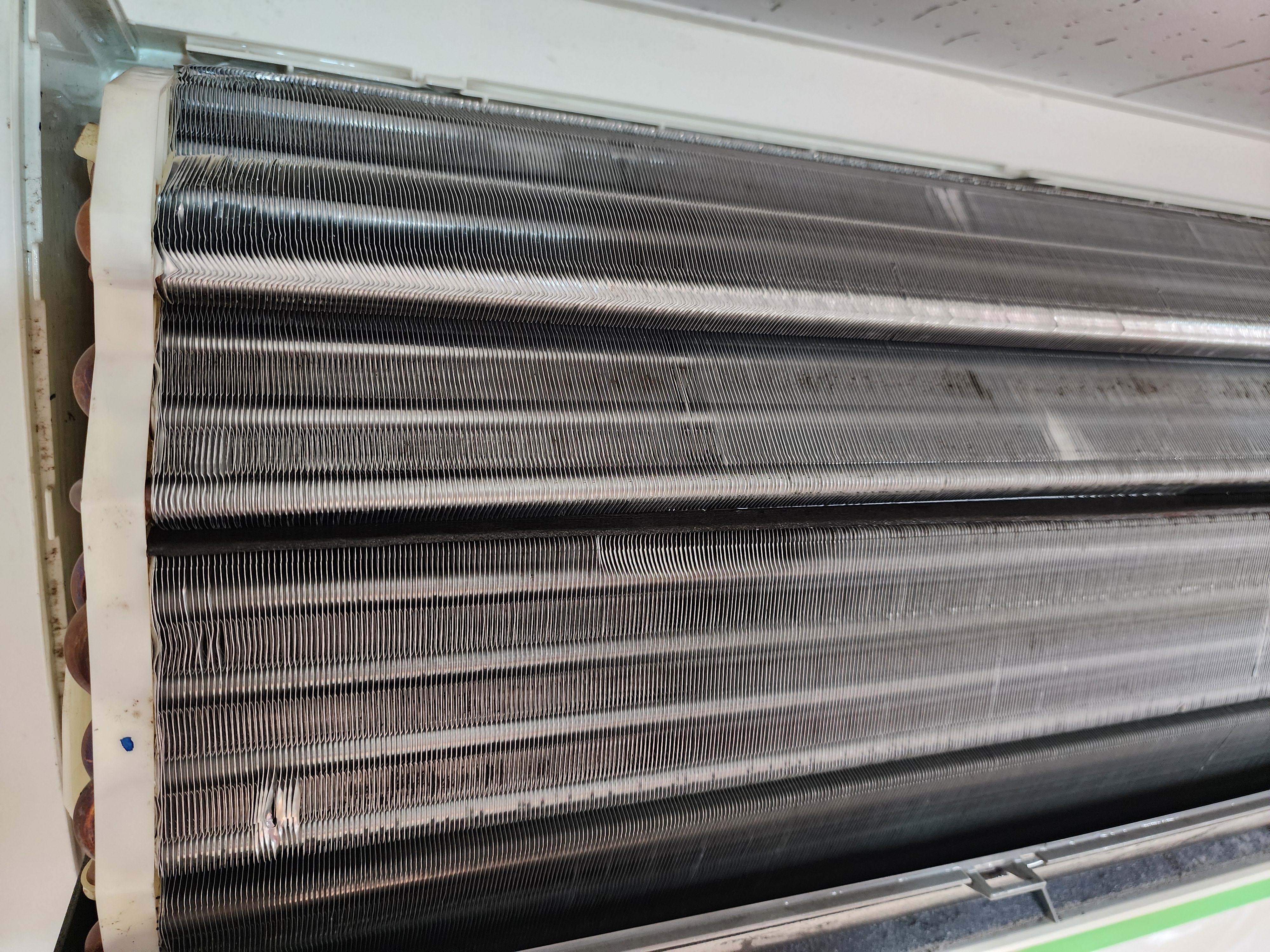 栃木県栃木市の業務用壁掛けエアコンの作業後1