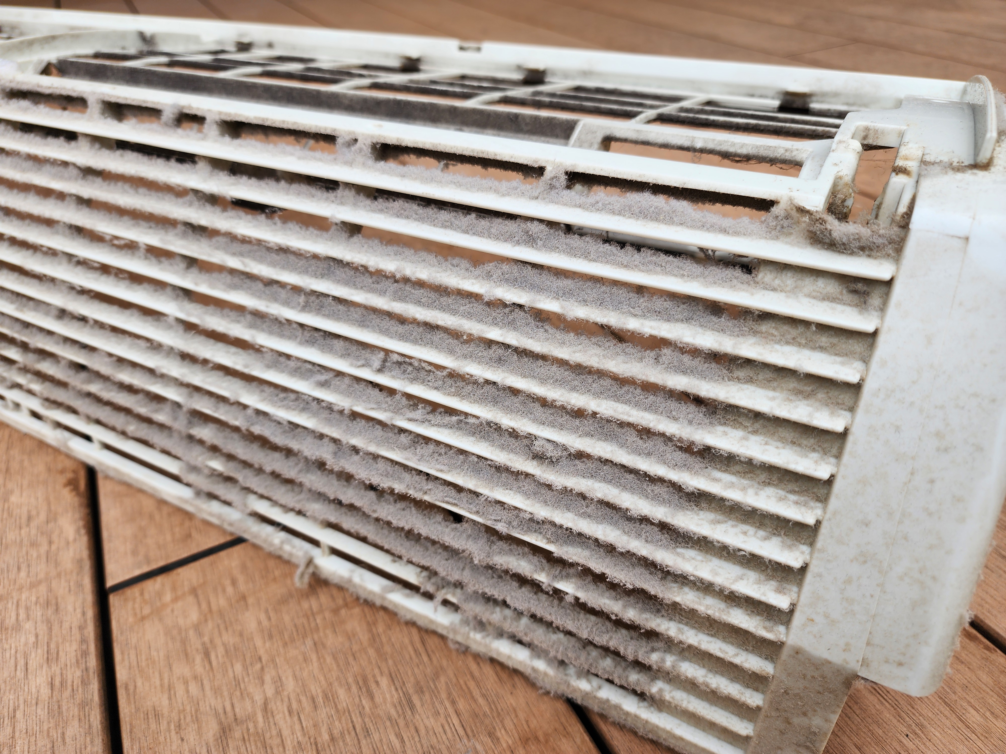 栃木県栃木市の業務用壁掛けエアコンの作業前3