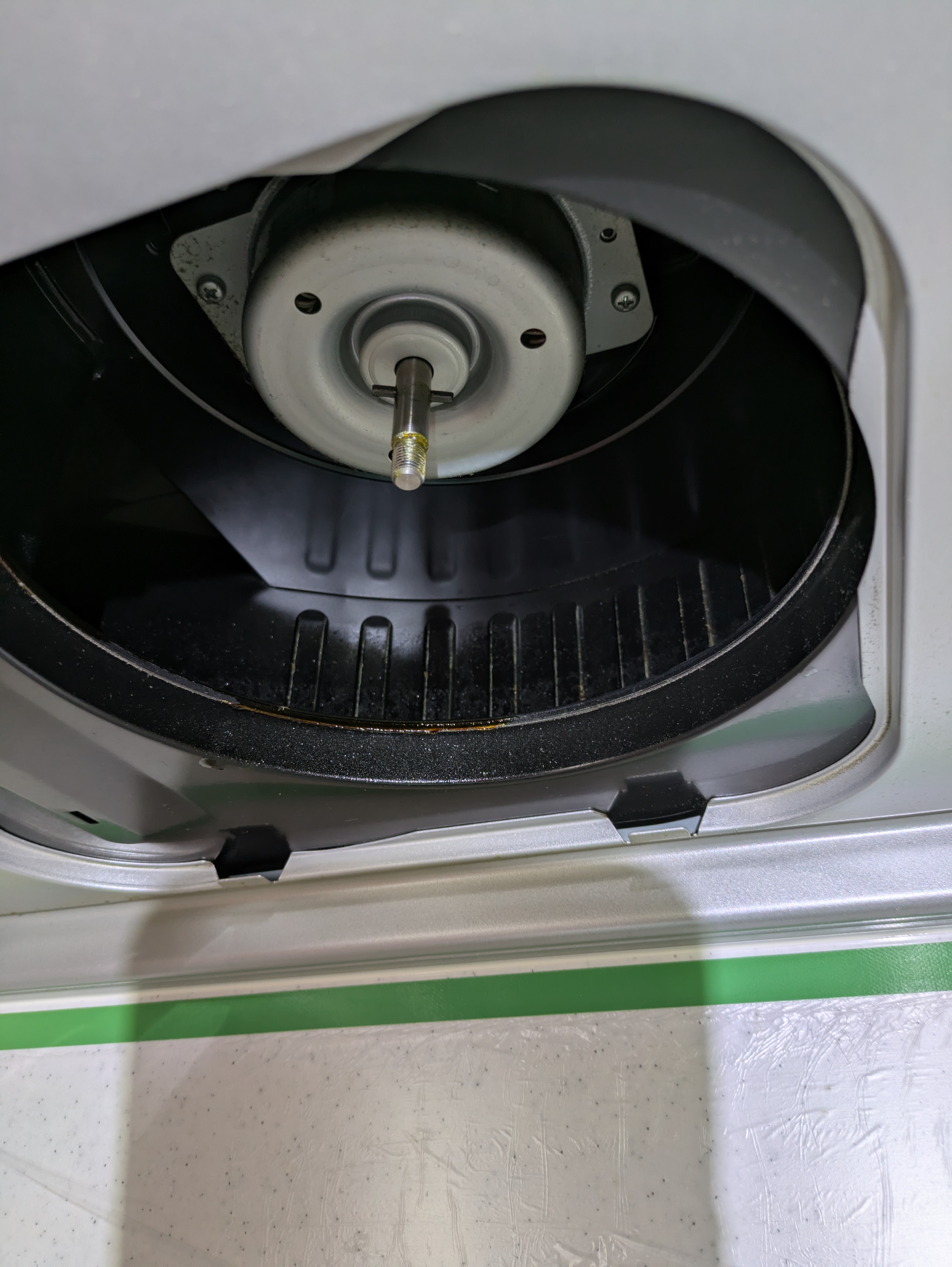 埼玉県越谷市七佐町のレンジフードクリーニングの作業前3