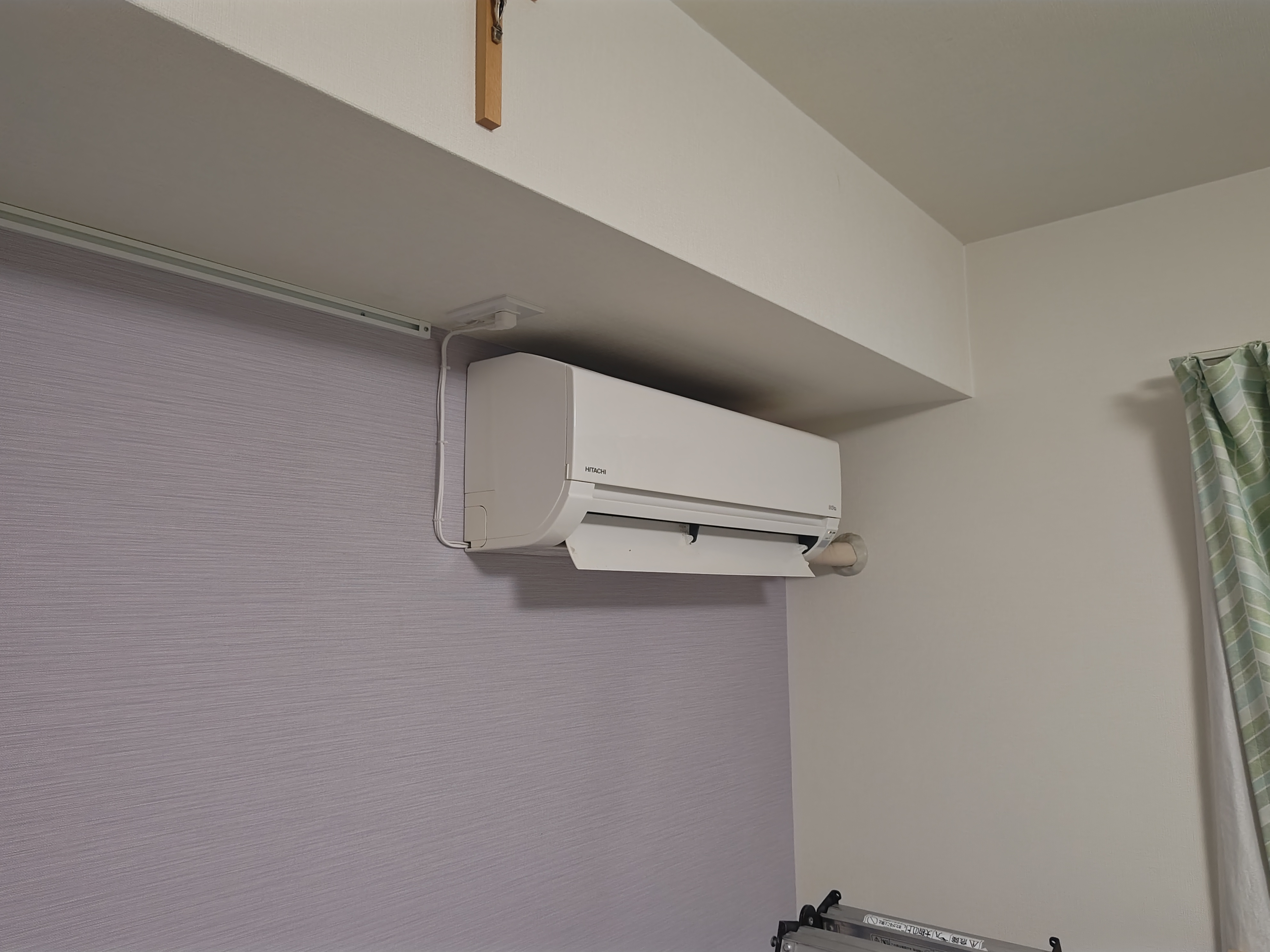 東京都新宿区西新宿の壁掛けエアコンの作業前1