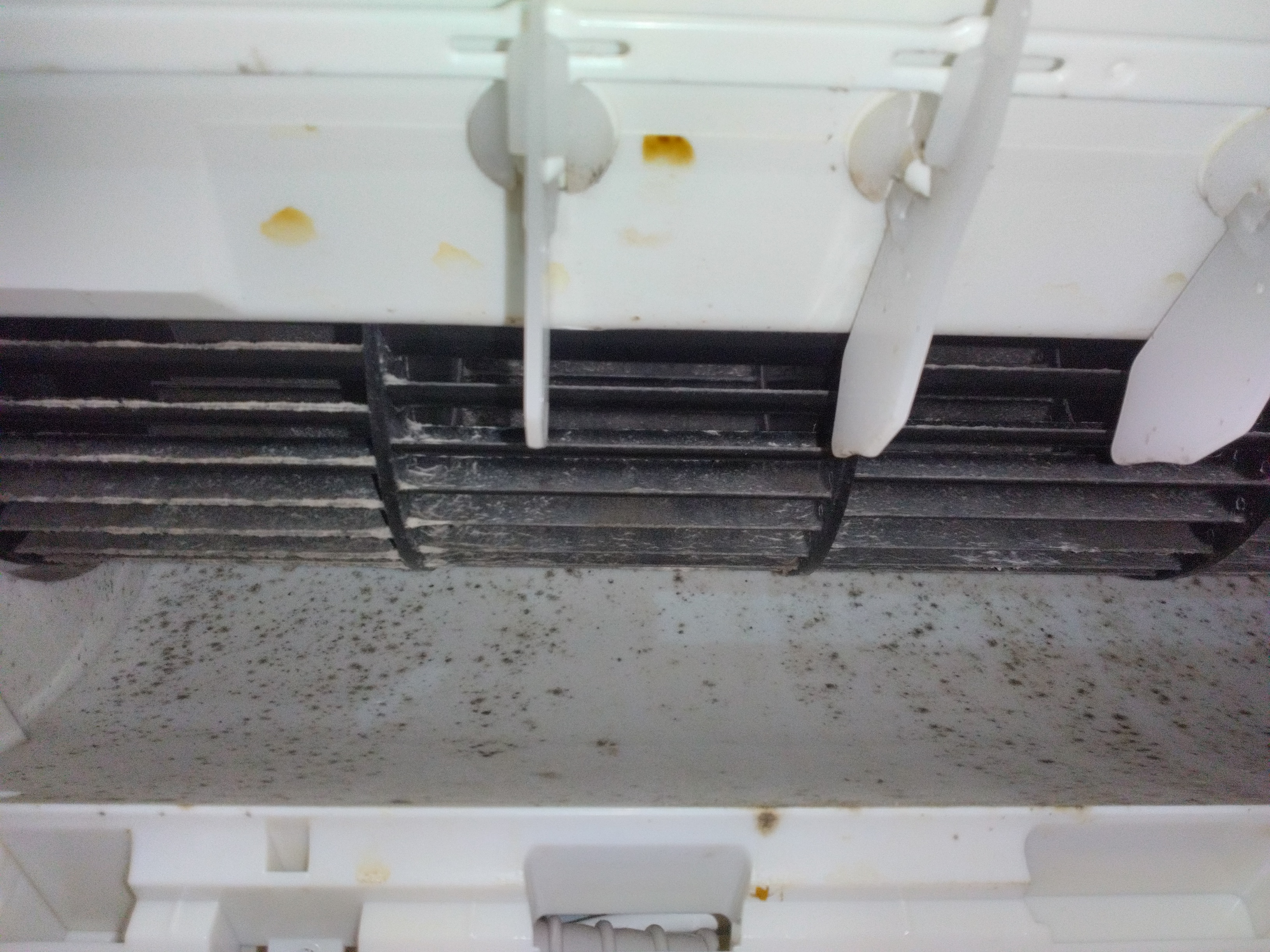 山梨県北杜市武川町のお掃除機能付きエアコンの作業前2