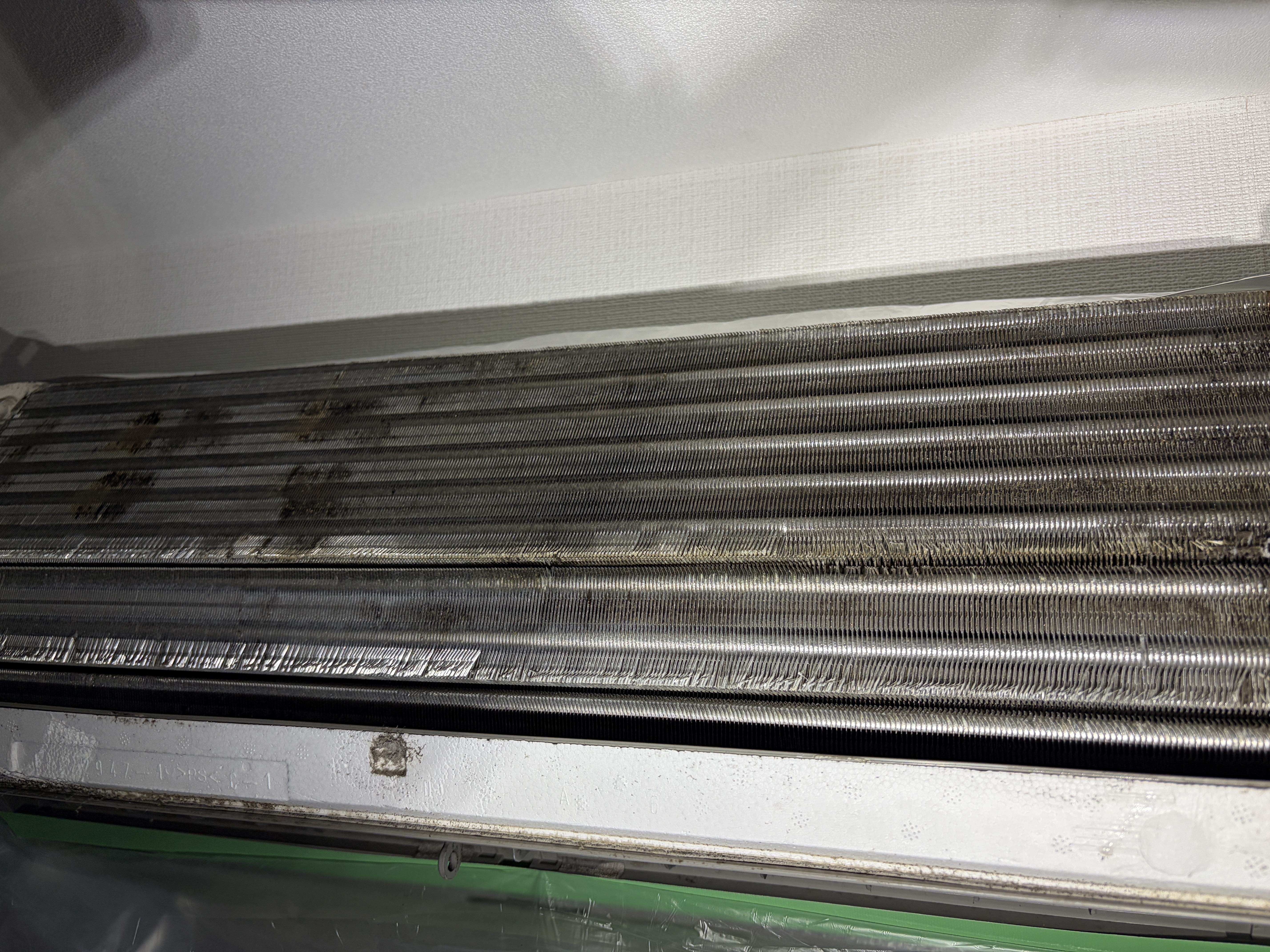 東京都荒川区西日暮里の壁掛けエアコンの作業前2