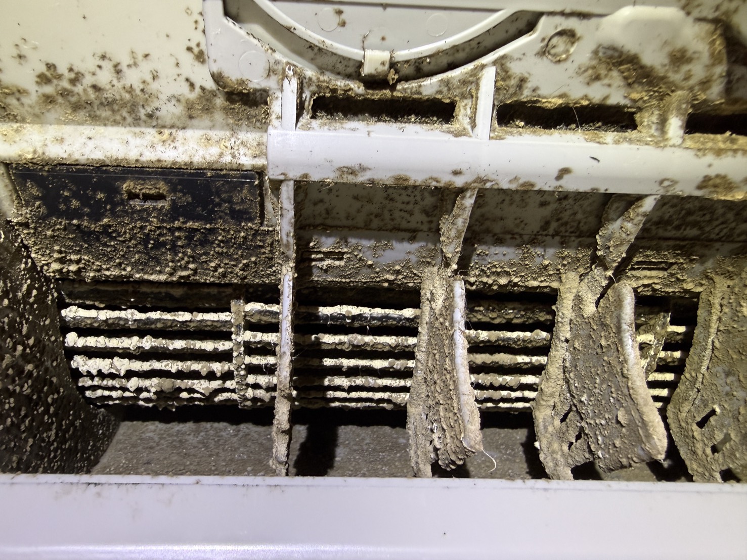 東京都北区赤羽台のお掃除機能付きエアコンの作業前1