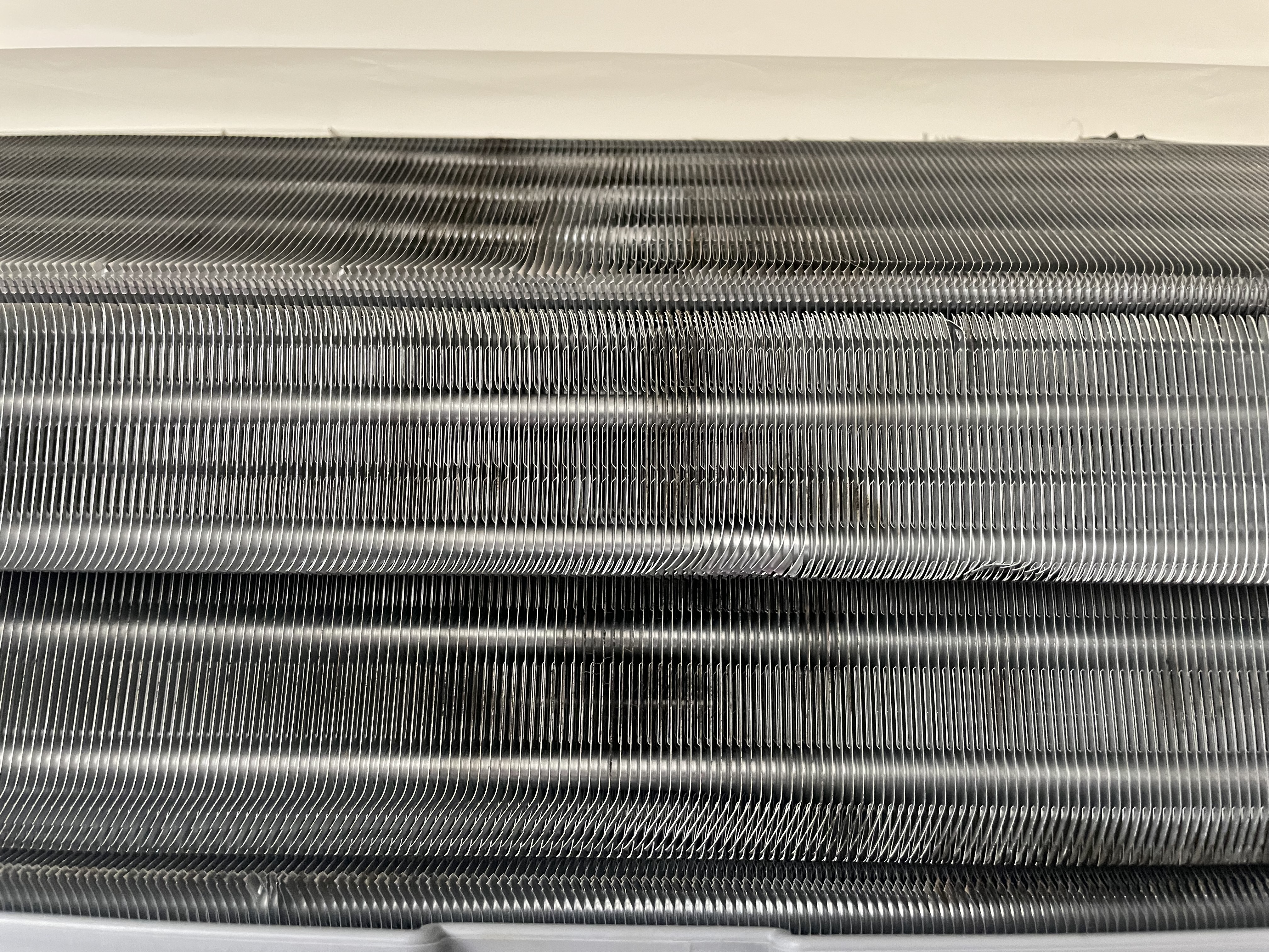 千葉県浦安市東野の壁掛けエアコンの作業前1