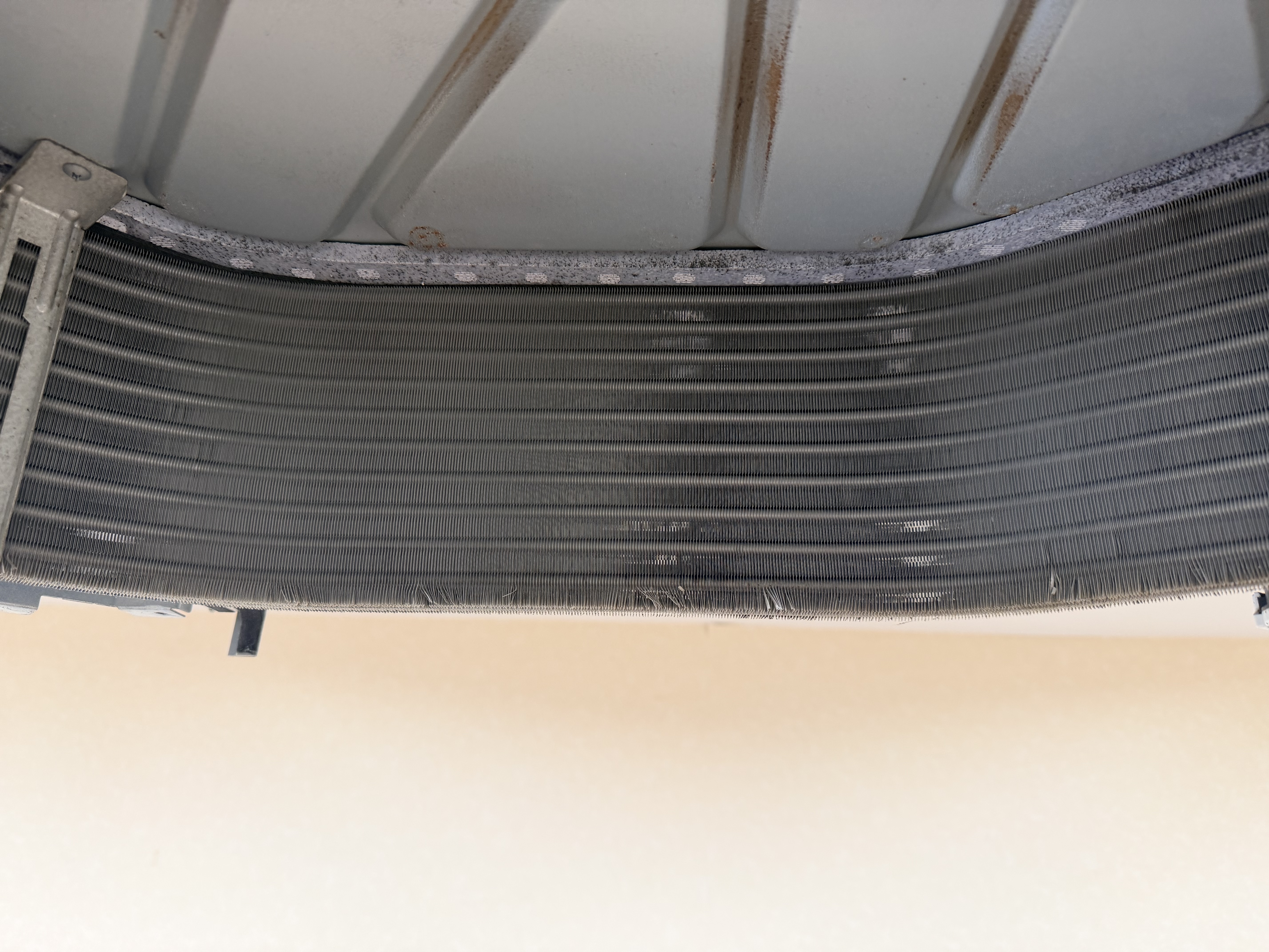 千葉県松戸市栄町の業務用壁掛けエアコンの作業前3