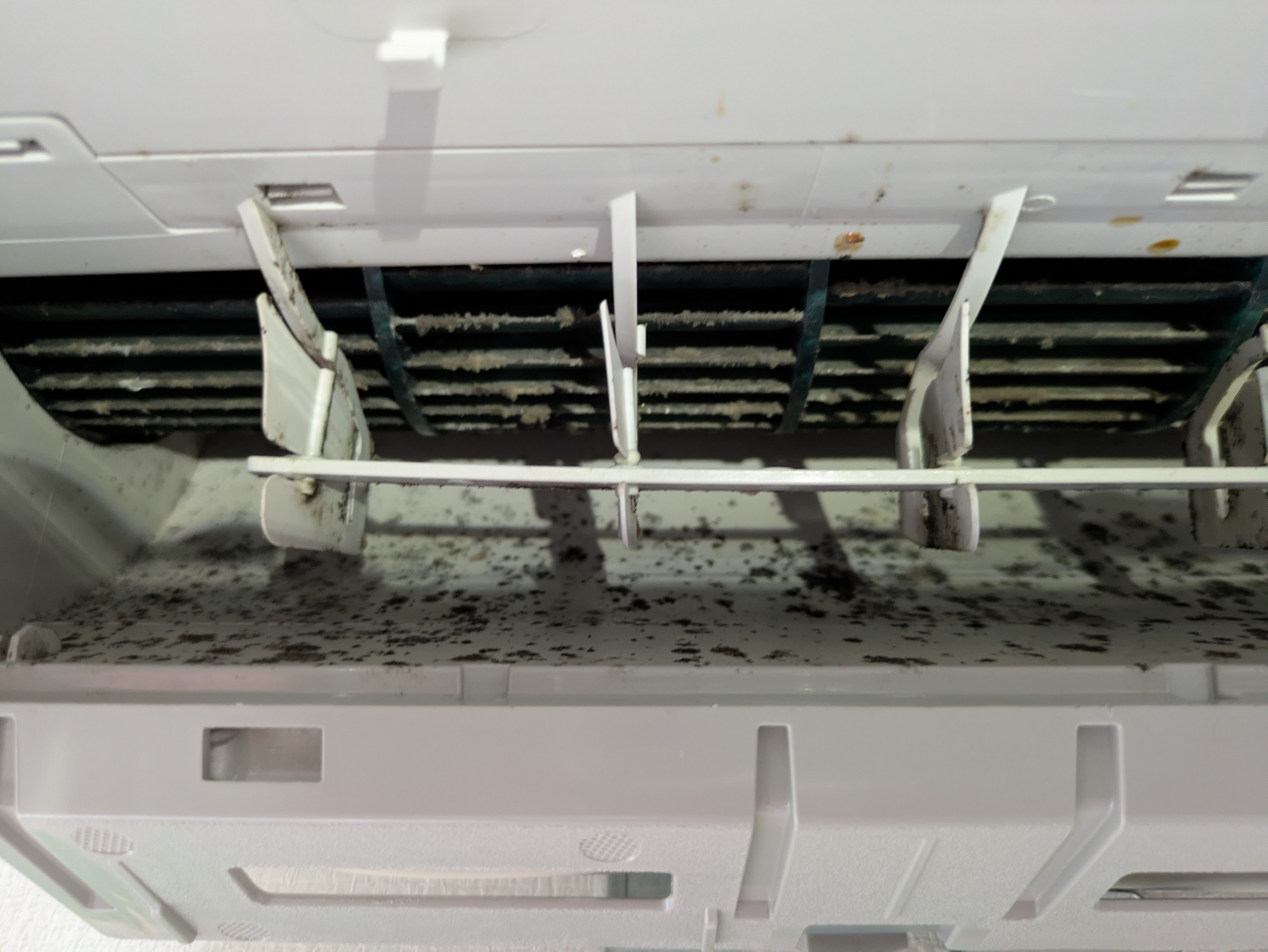 埼玉県さいたま市見沼区東大宮の壁掛けエアコンの作業前2