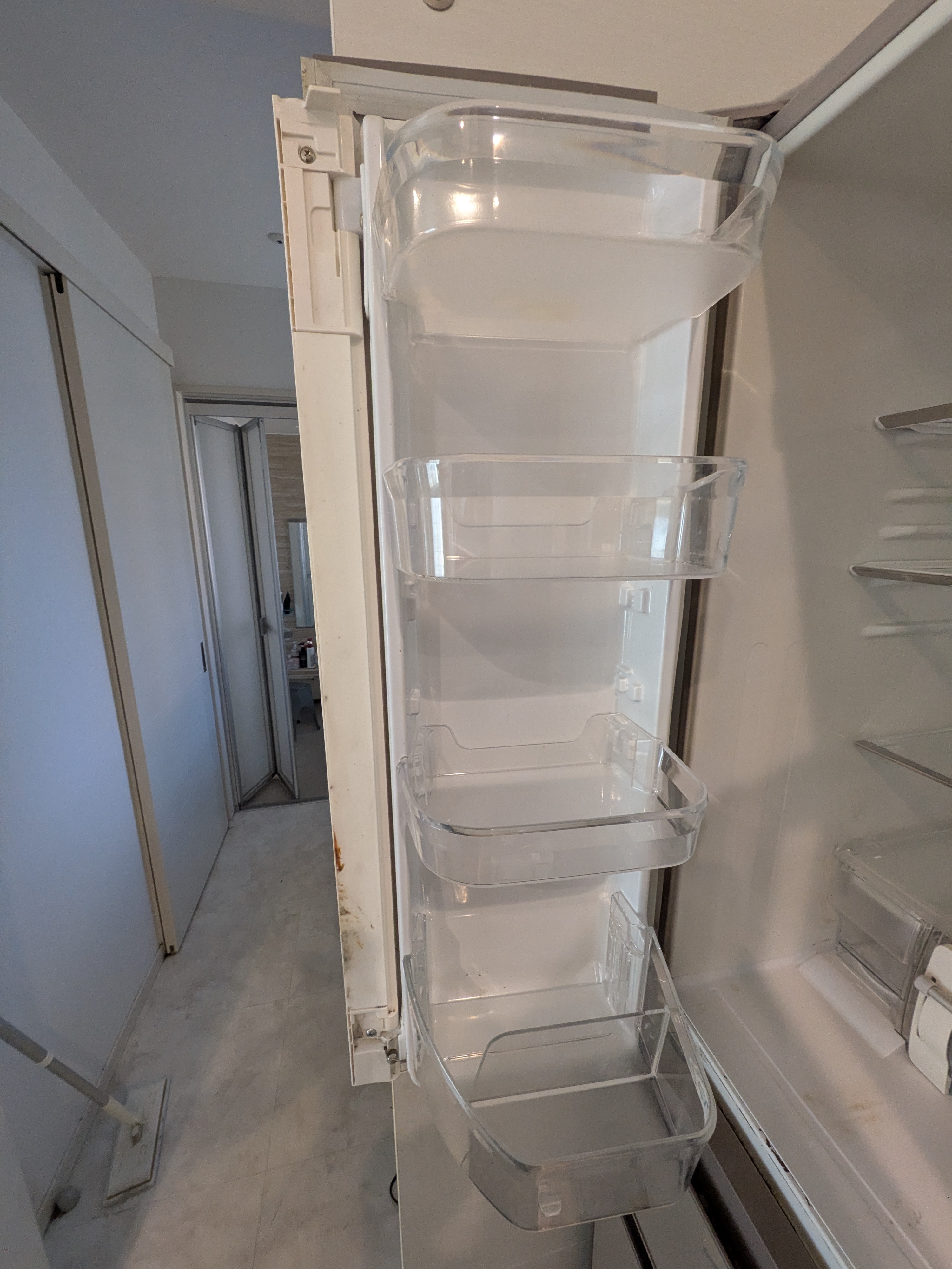 静岡県磐田市の冷蔵庫クリーニングの作業後2