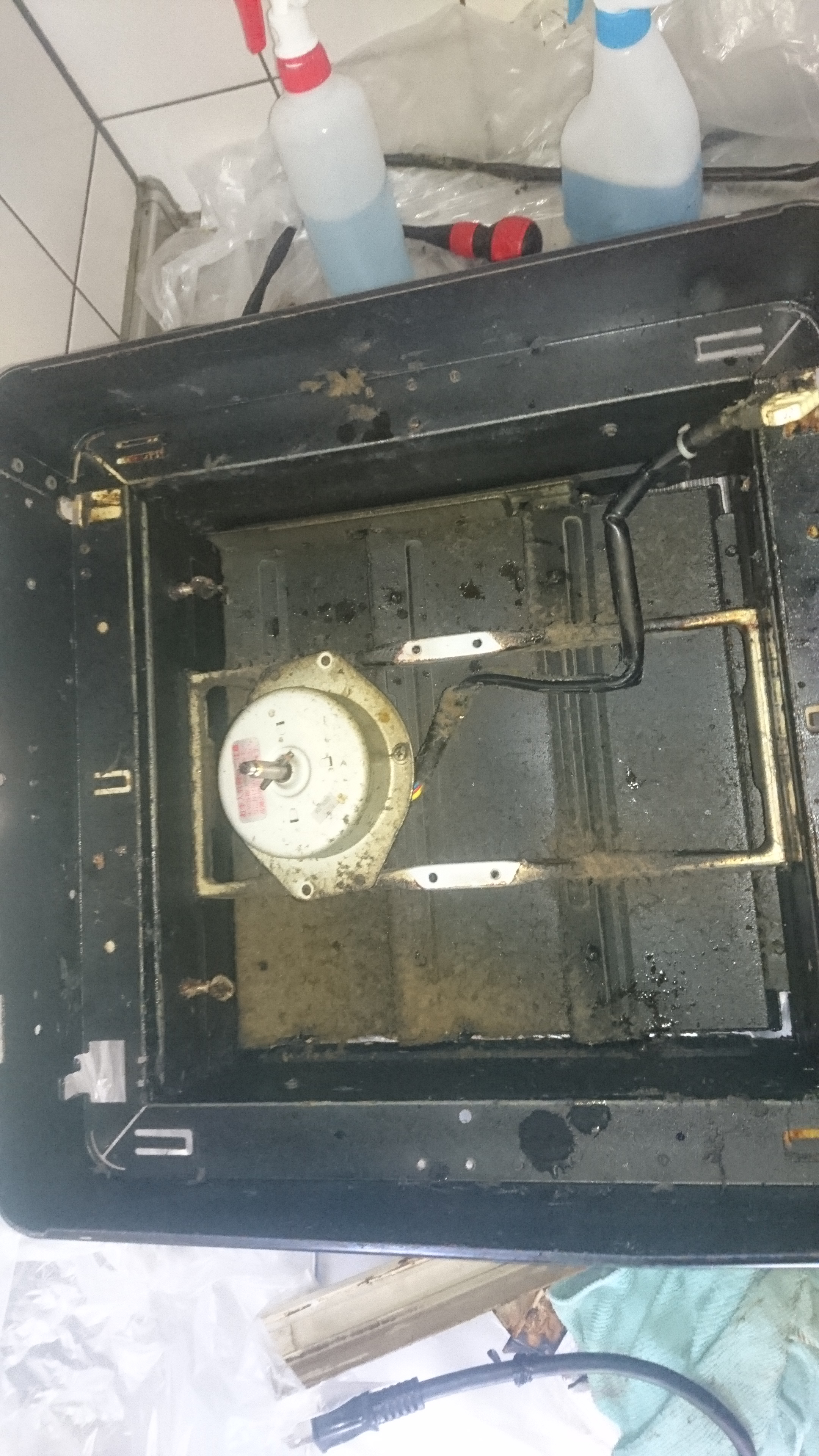 東京都東大和市のレンジフードクリーニングの作業前2