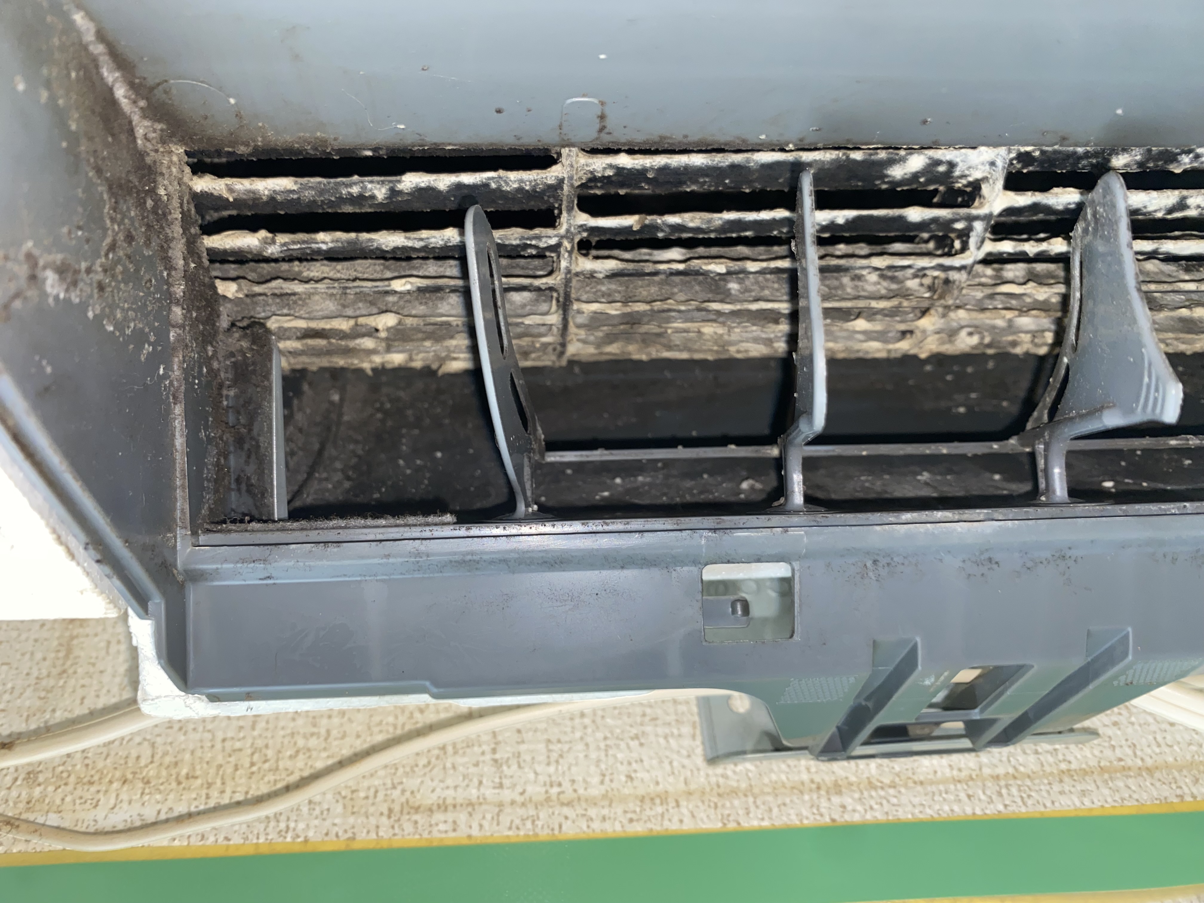 愛知県名古屋市港区の壁掛けエアコンの作業前1