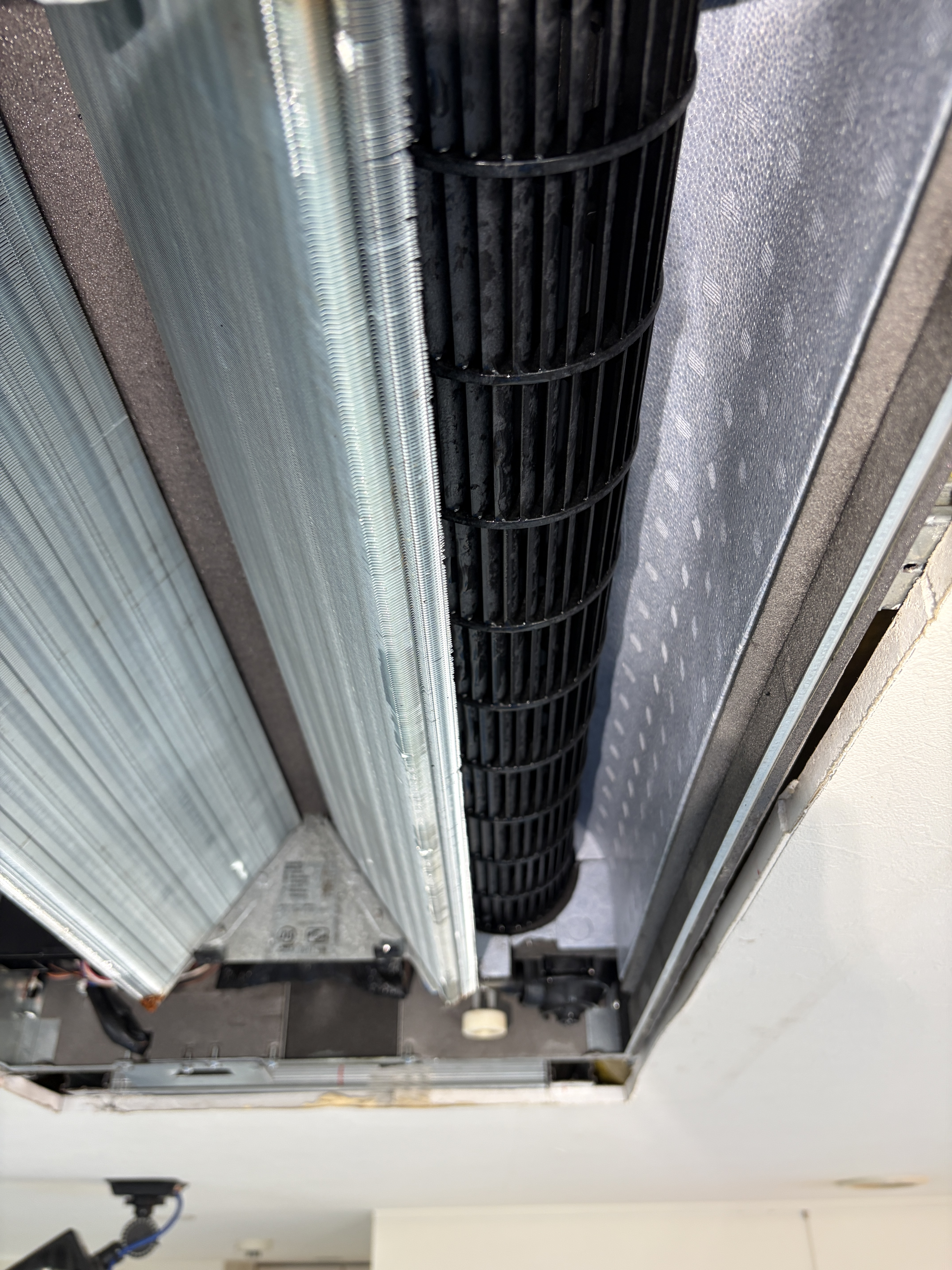 東京都江戸川区の家庭用天井埋め込みエアコンの作業後1