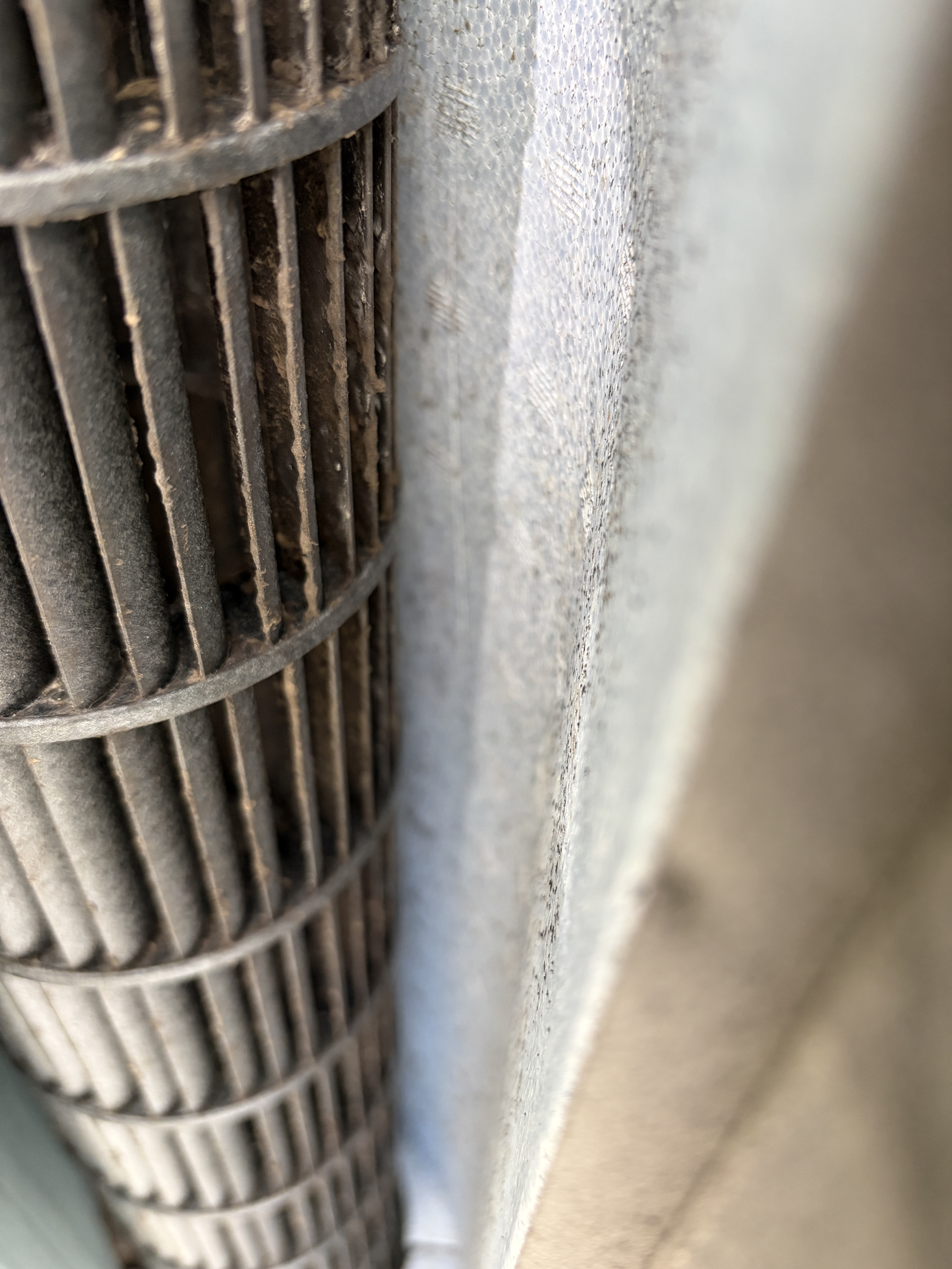 東京都江戸川区の家庭用天井埋め込みエアコンの作業前2