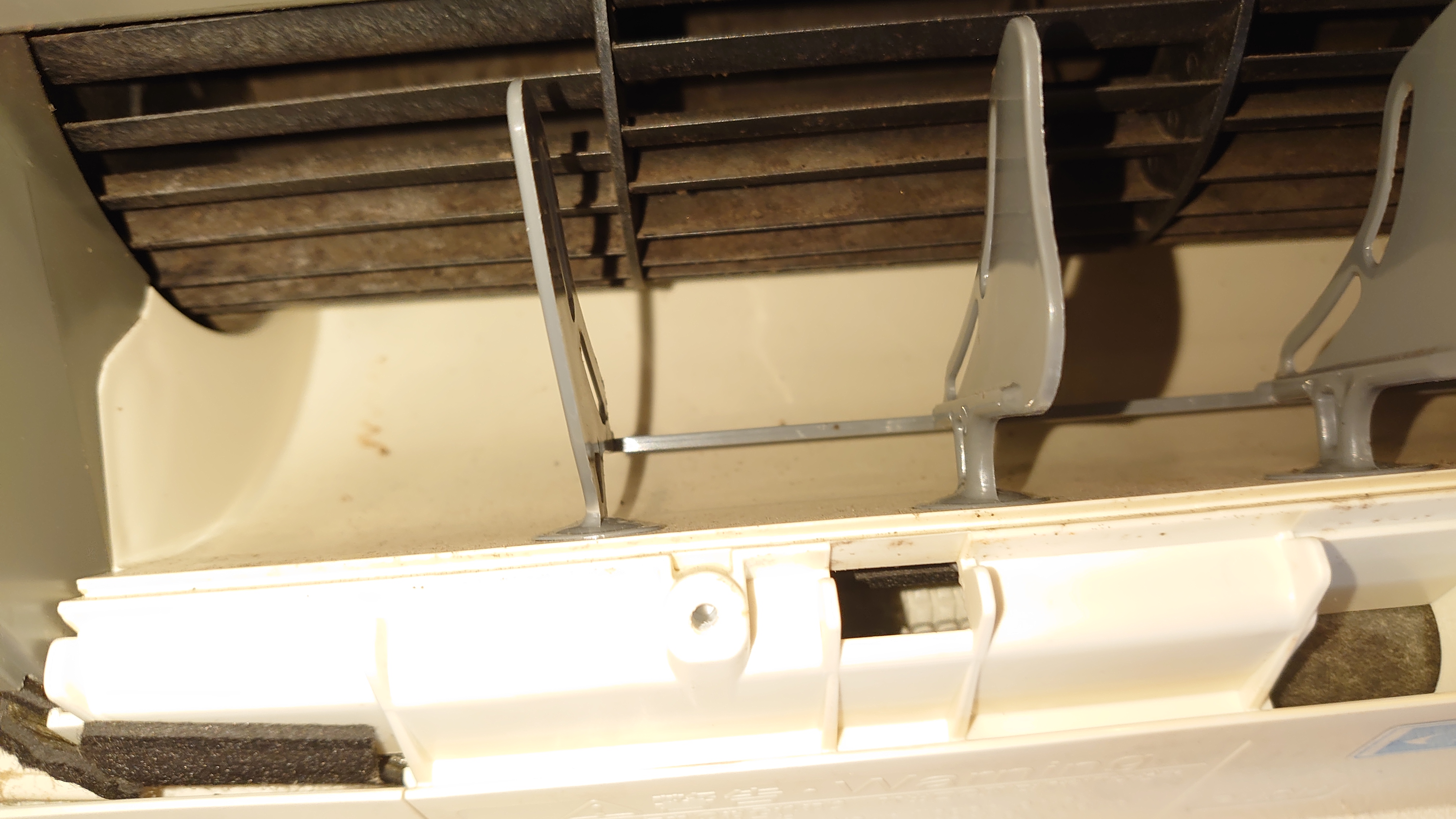 東京都東大和市の壁掛けエアコンの作業前1