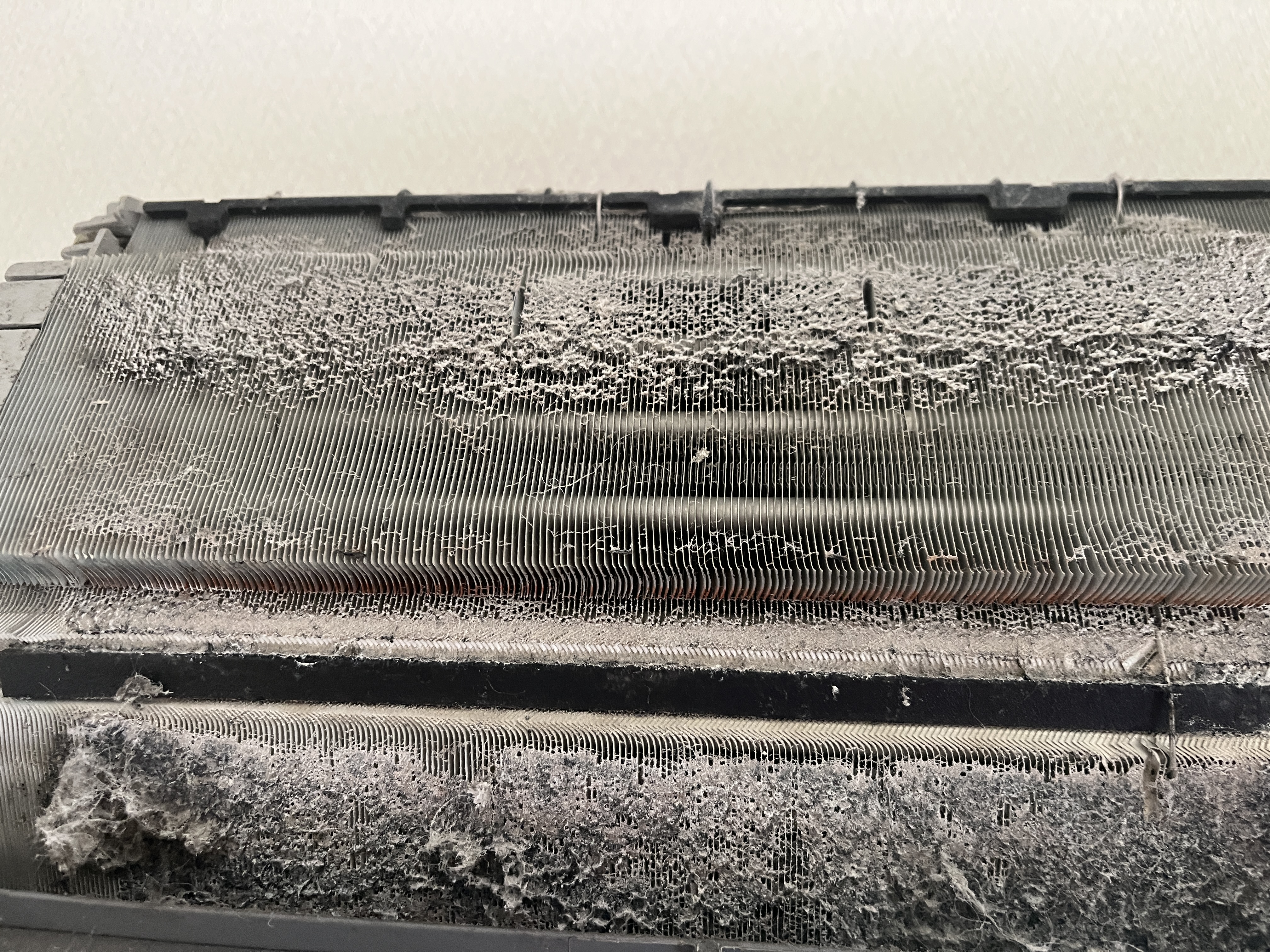 愛知県みよし市のお掃除機能付きエアコンの作業前1