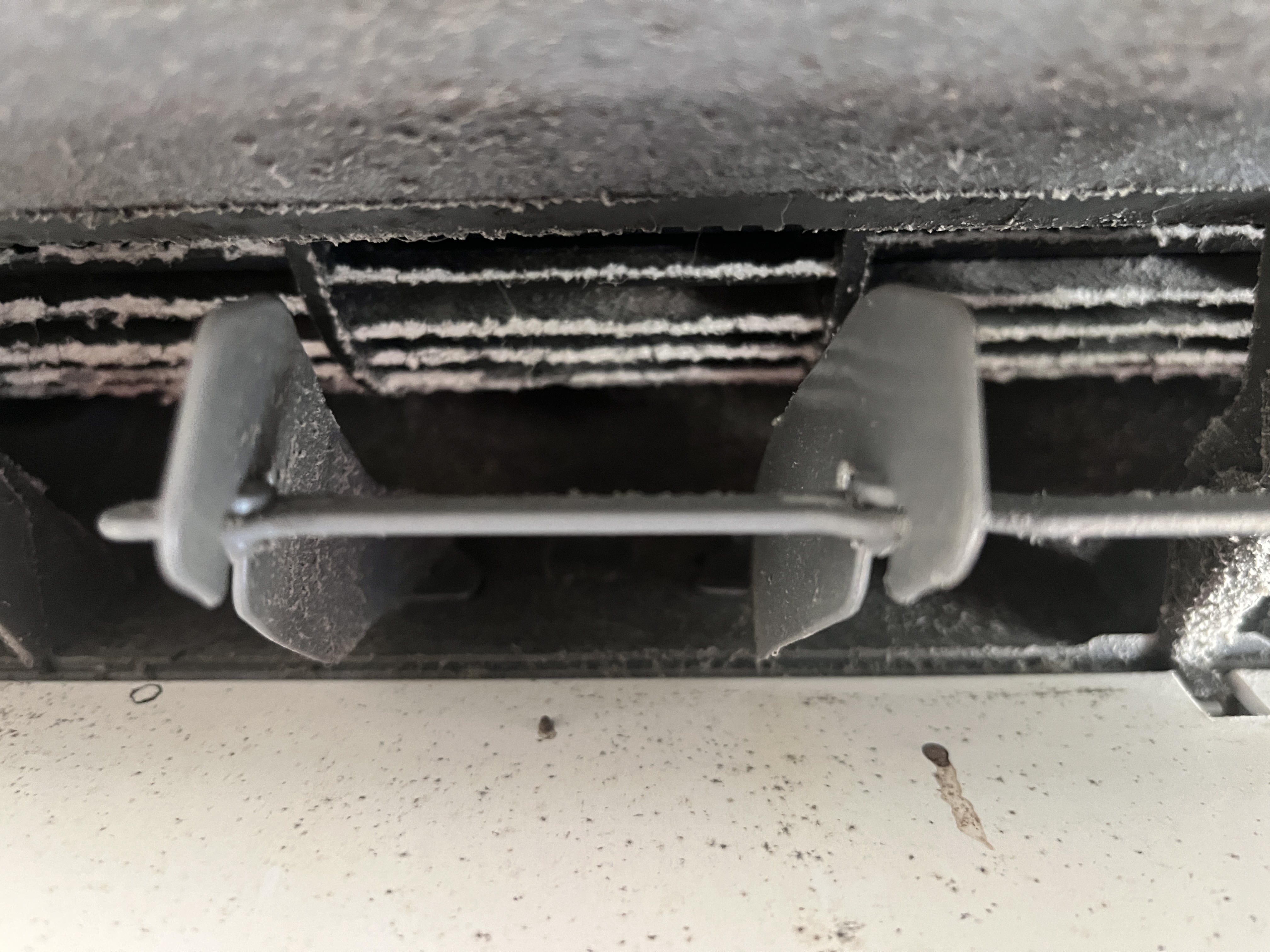 愛知県みよし市のお掃除機能付きエアコンの作業前2