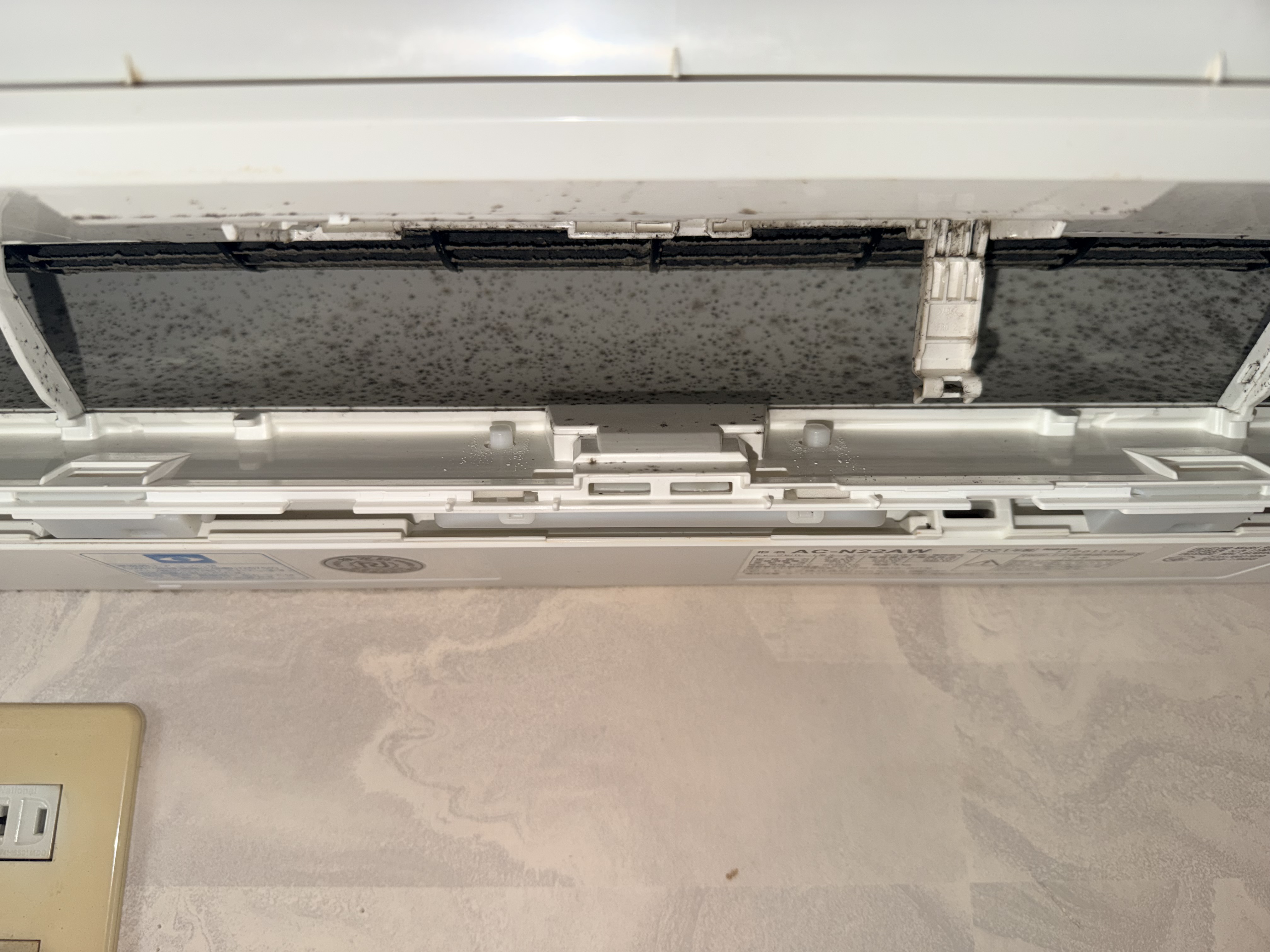 千葉県船橋市山手の壁掛けエアコンの作業前1