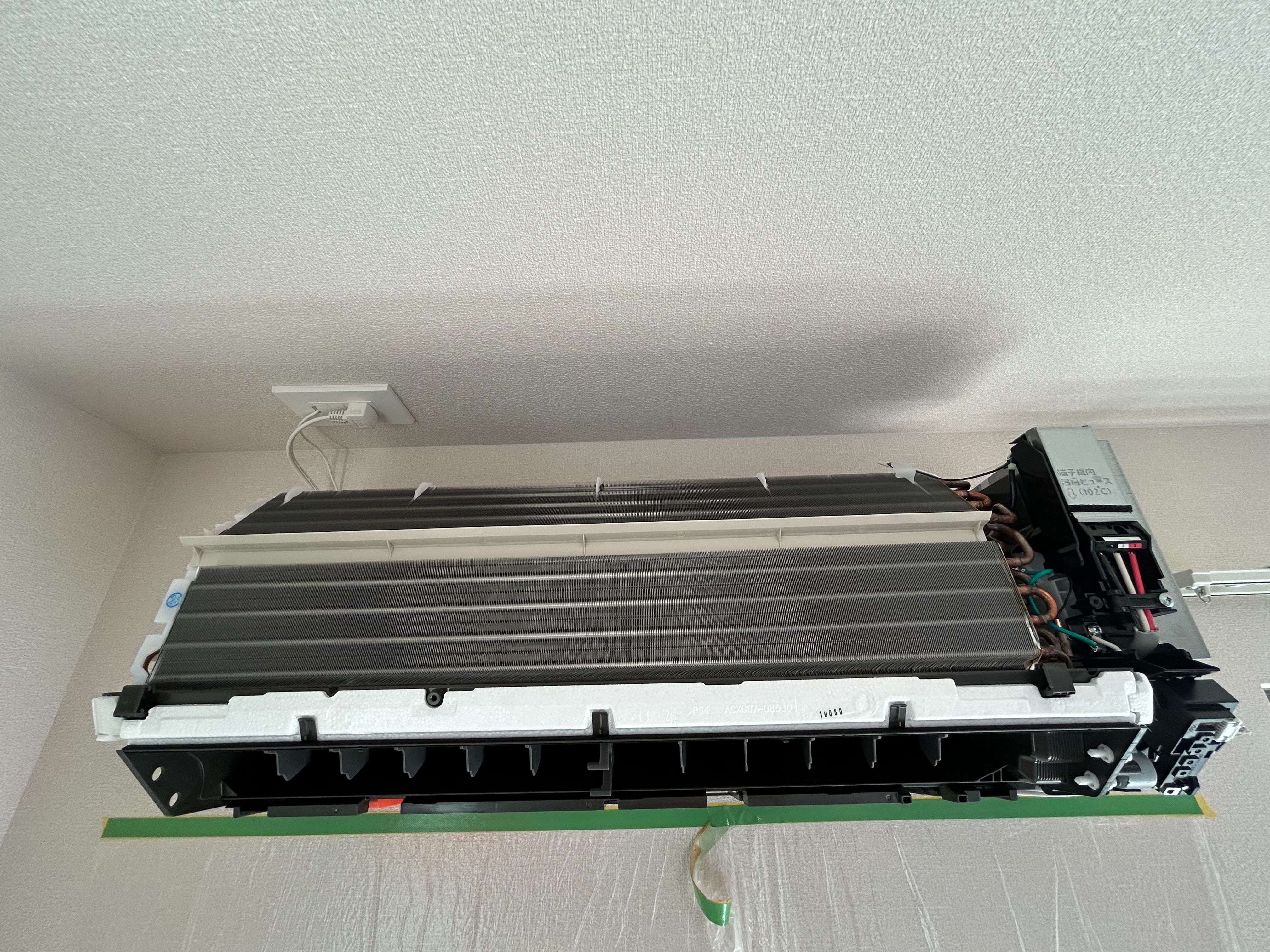 東京都世田谷区祖師谷の壁掛けエアコンの作業前2