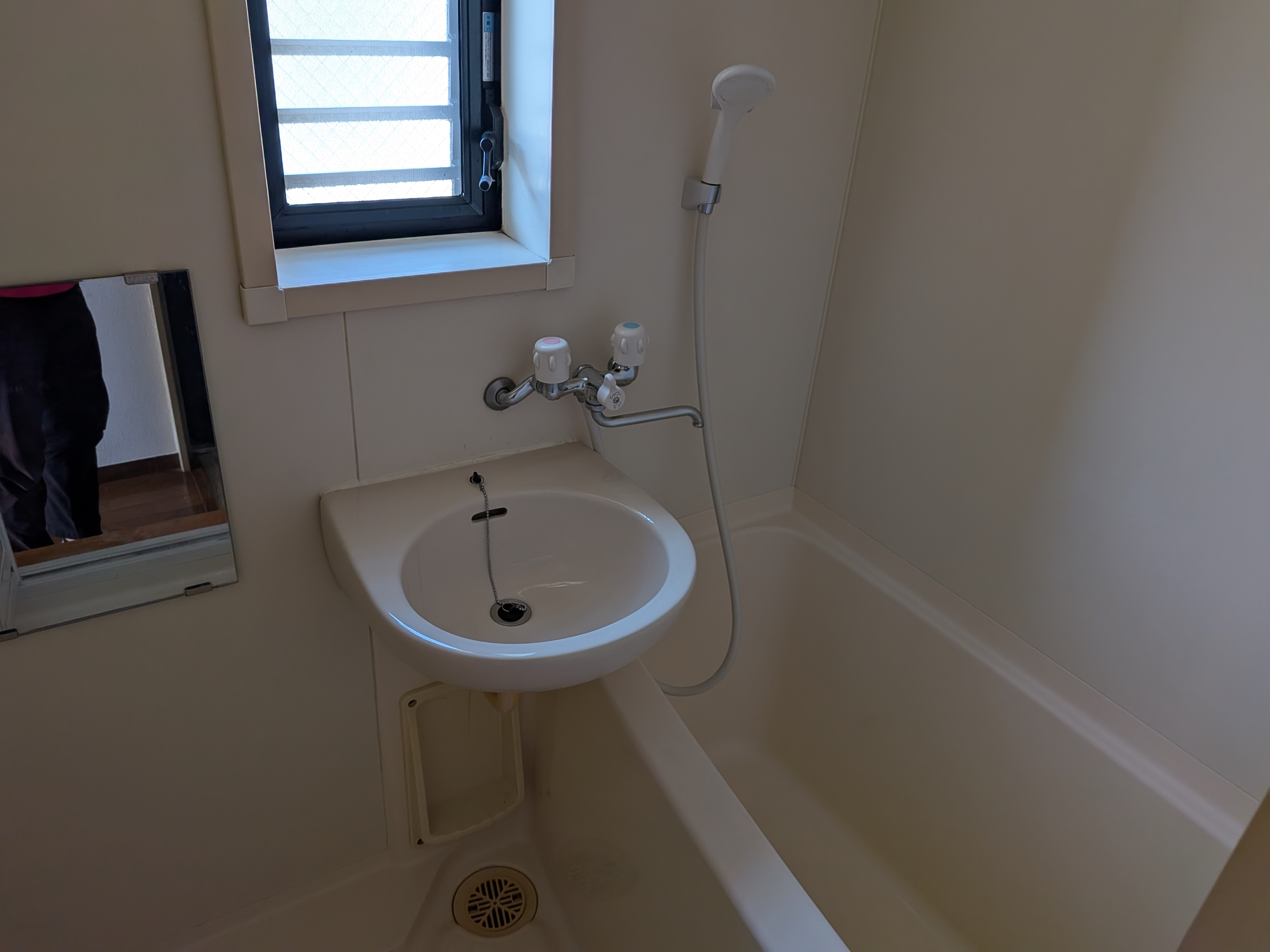 東京都品川区北品川の賃貸住宅退去後の原状回復クリーニングの作業前3