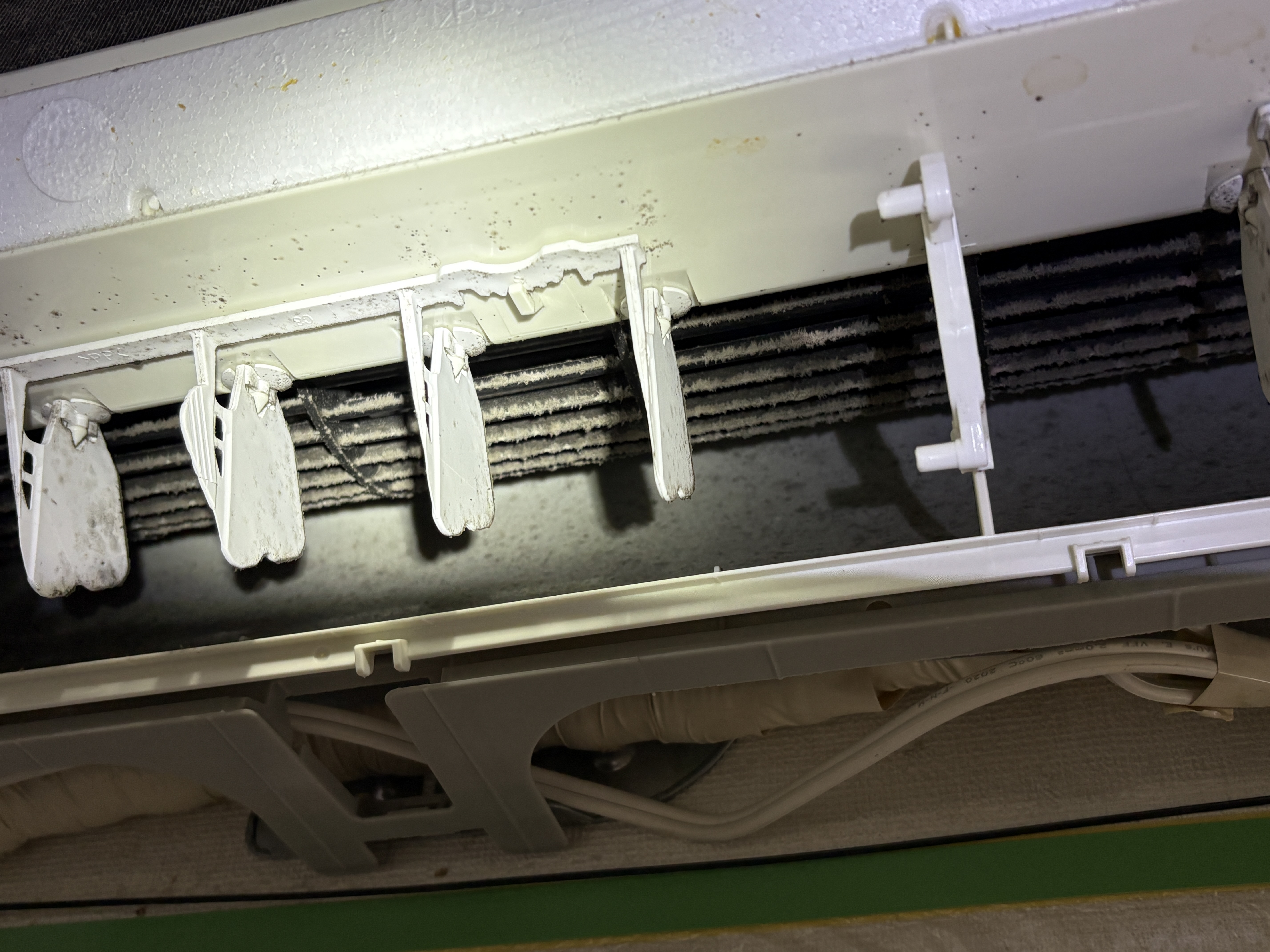 千葉県佐倉市の壁掛けエアコンの作業前1