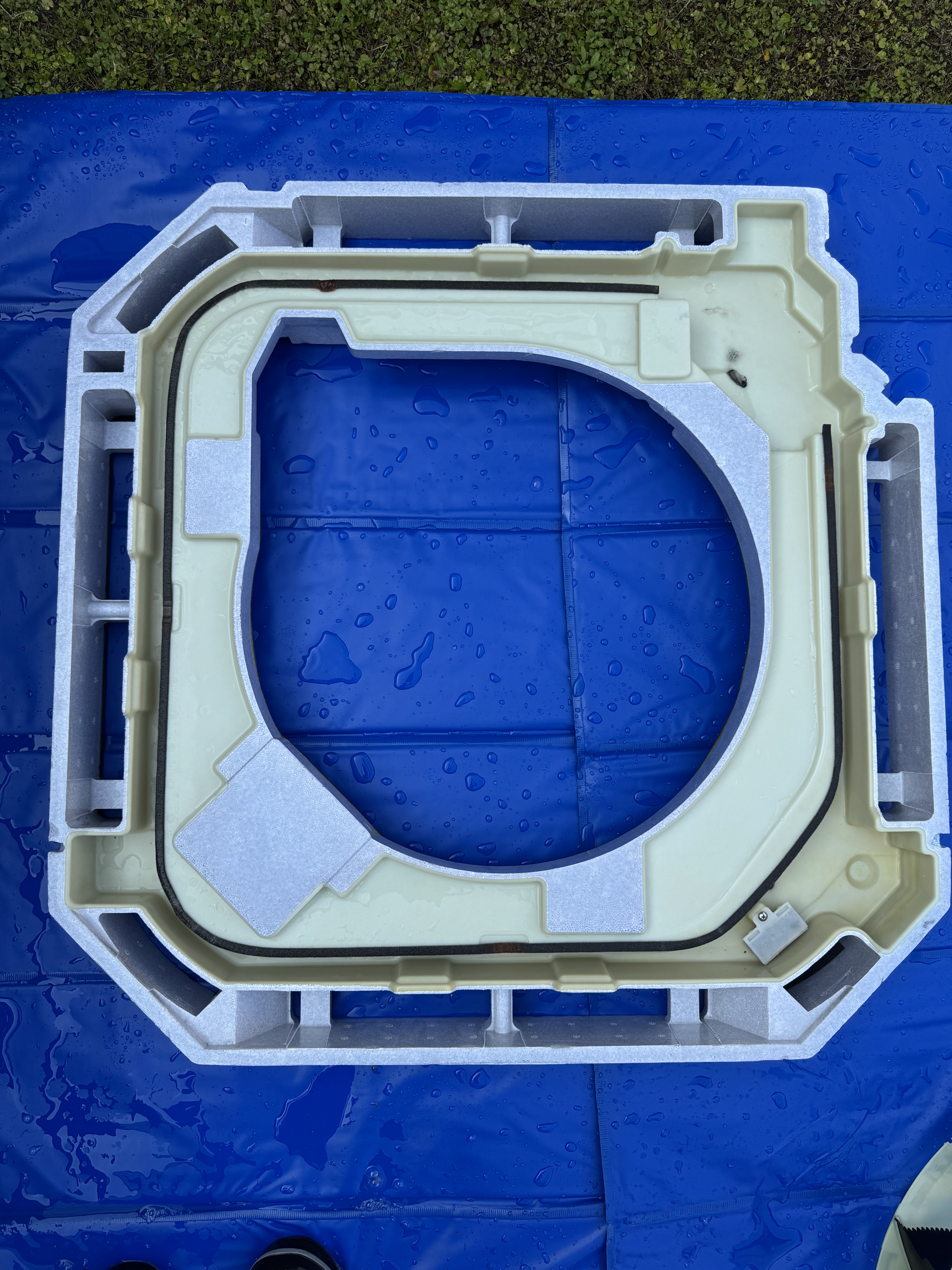 愛知県西尾市田貫町の業務用天井埋め込みエアコンの作業後1