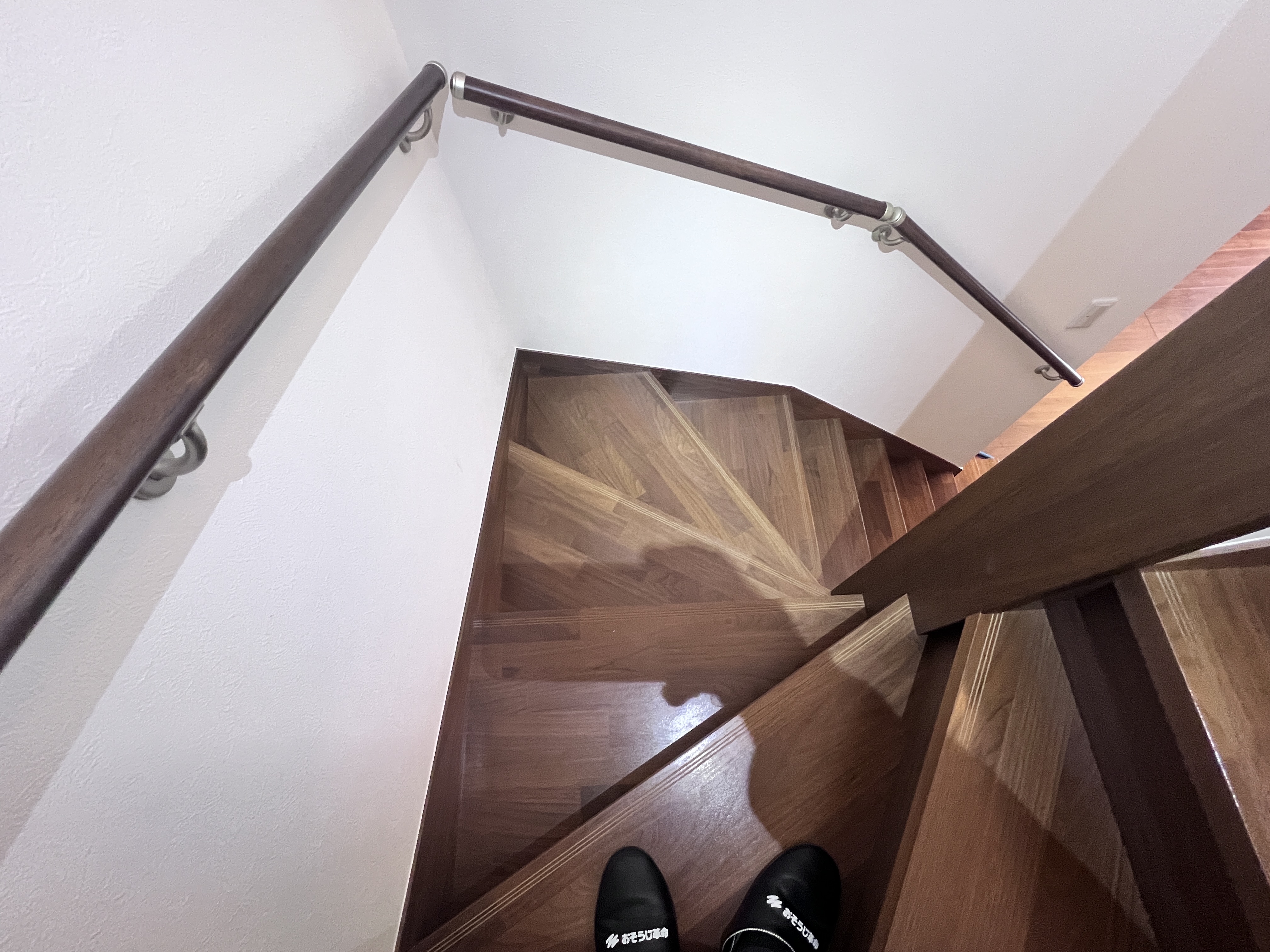 千葉県白井市根のフローリングクリーニングの作業後2