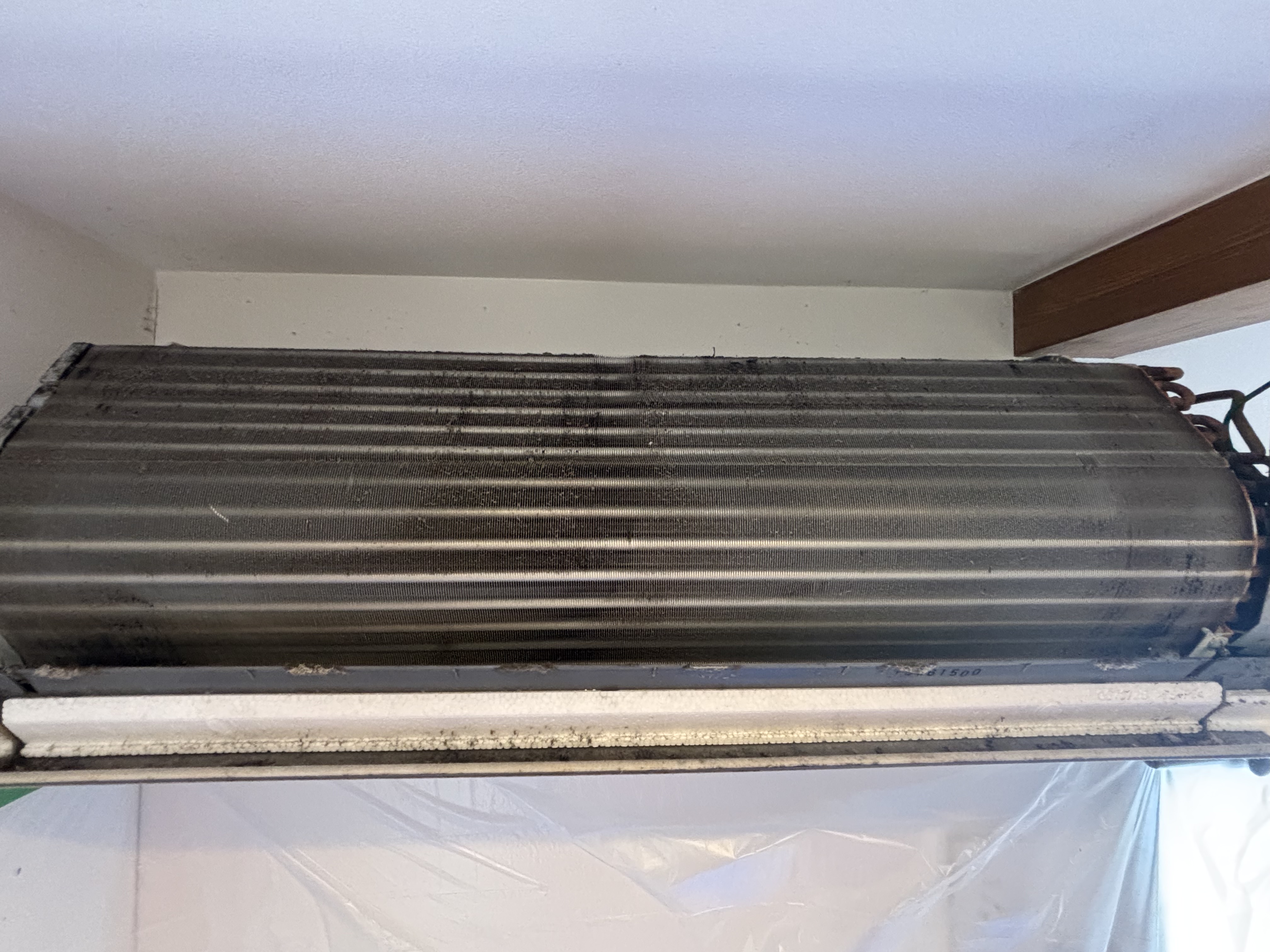 埼玉県川口市のお掃除機能付きエアコンの作業前2