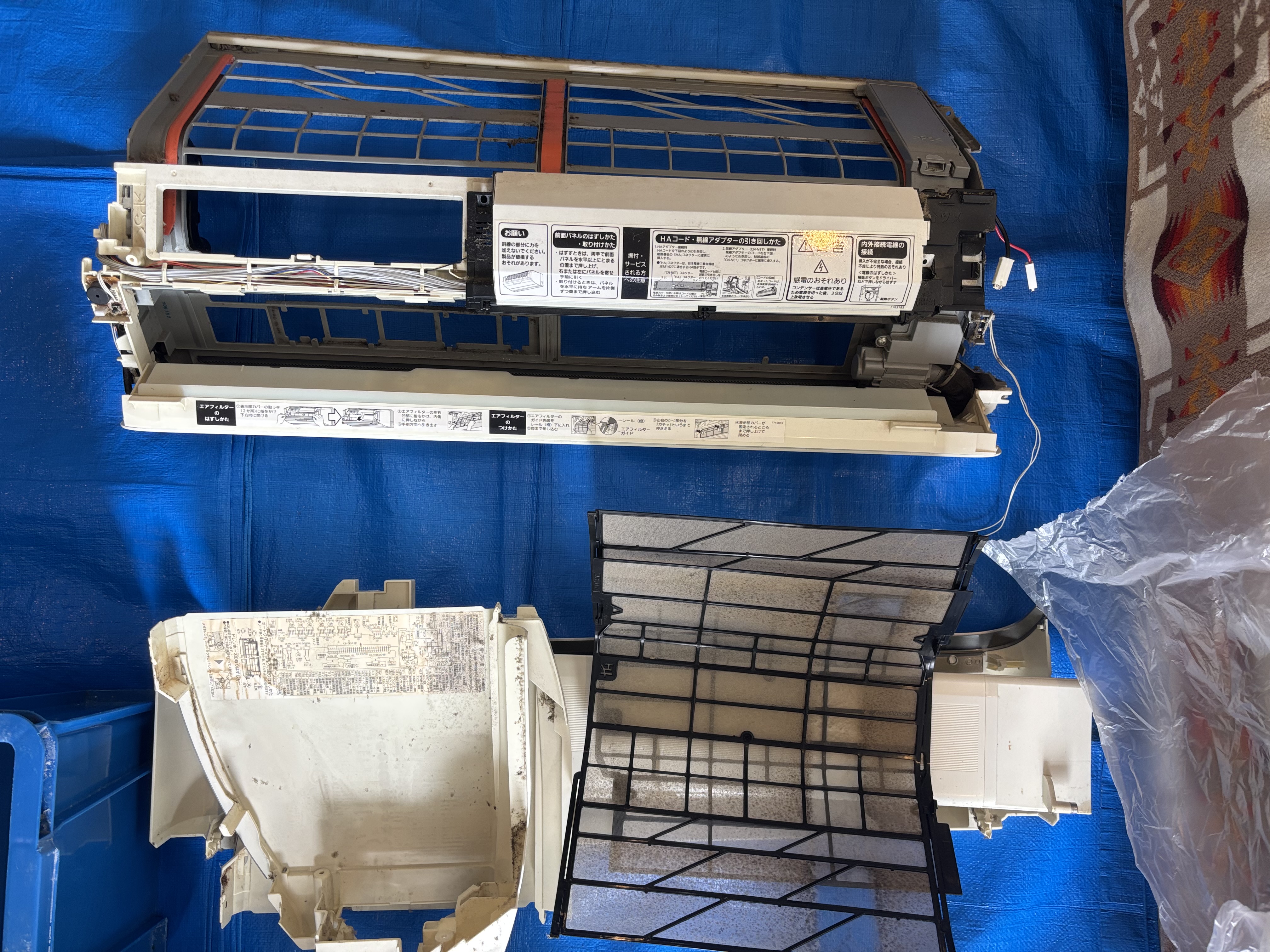 埼玉県川口市のお掃除機能付きエアコンの作業前3