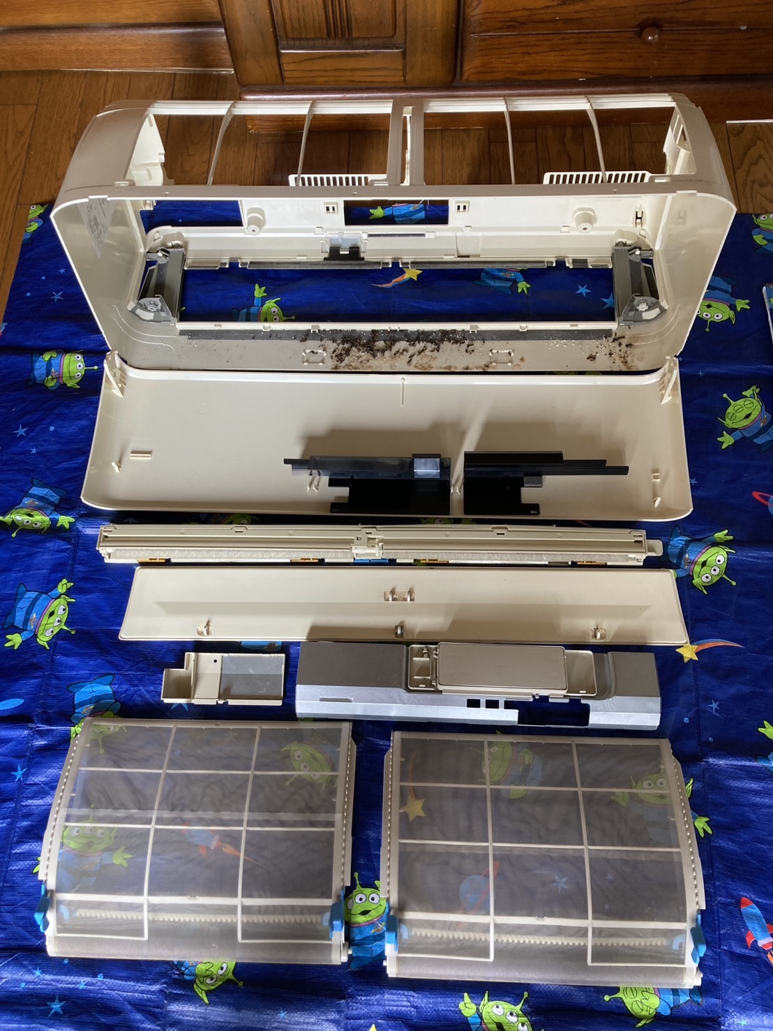 大阪府河内長野市のお掃除機能付きエアコンの作業前1