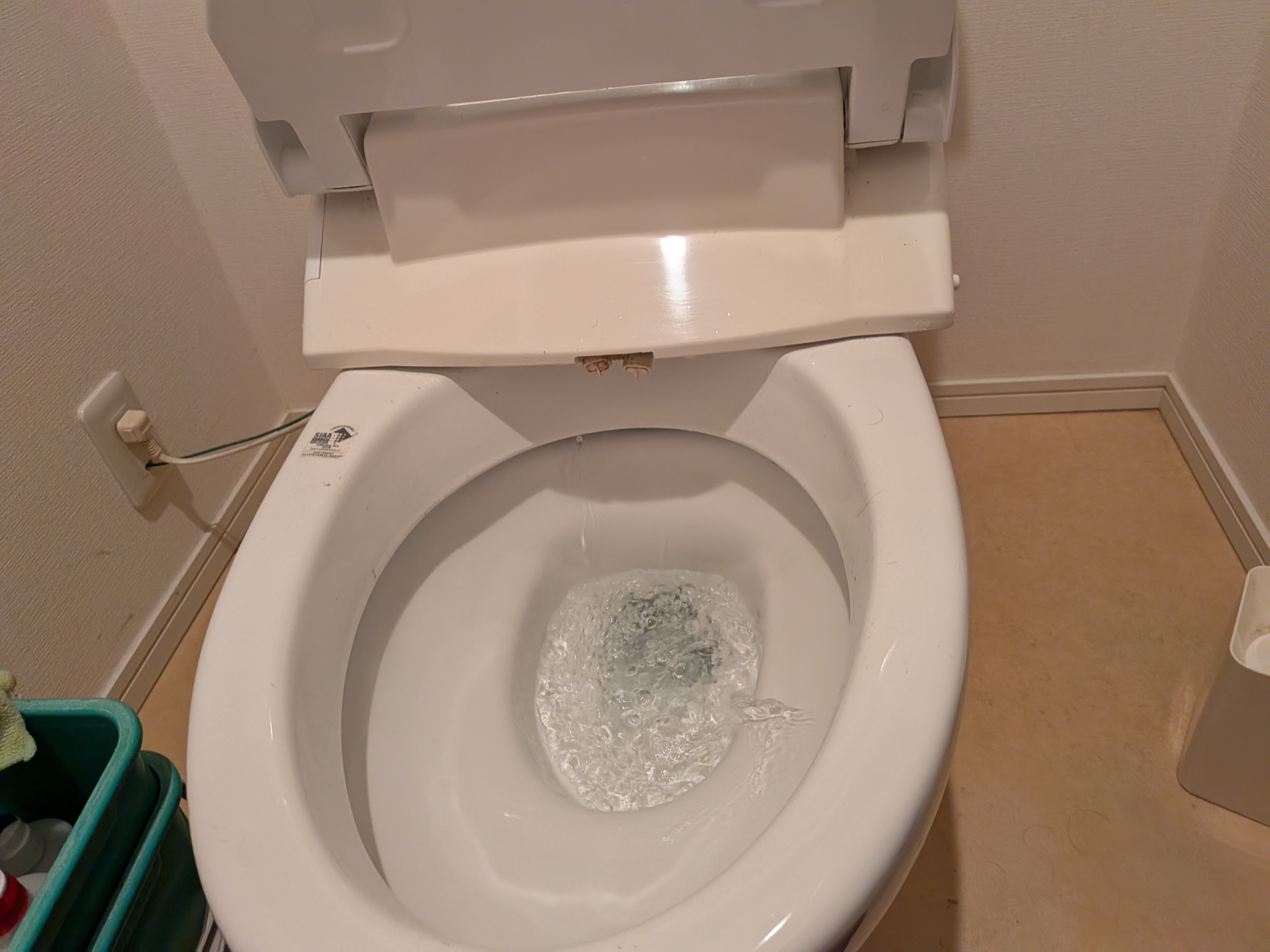 東京都港区芝浦の浴室・お風呂クリーニングの作業前3