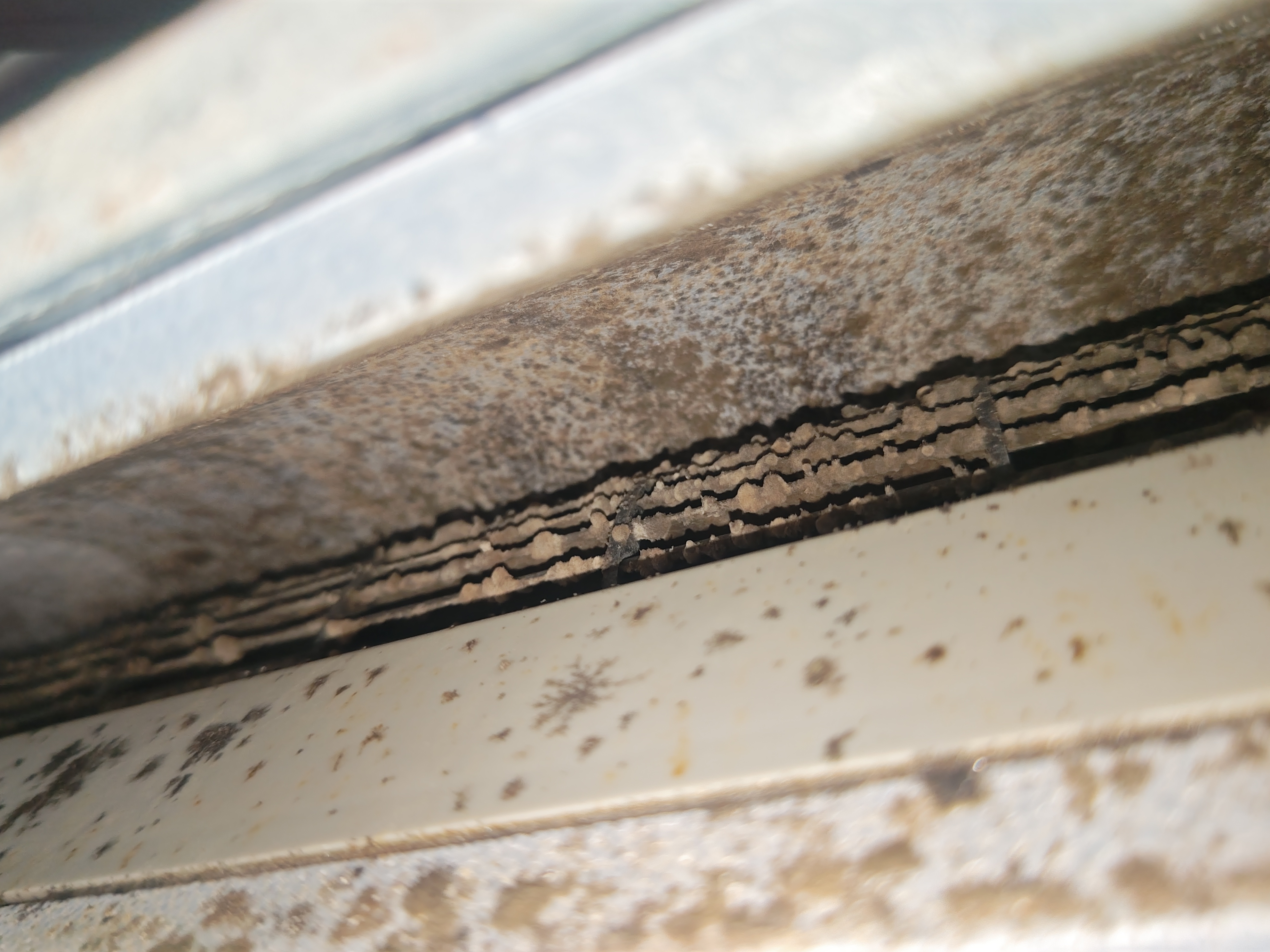 東京都新宿区富久町の家庭用天井埋め込みエアコンの作業前2