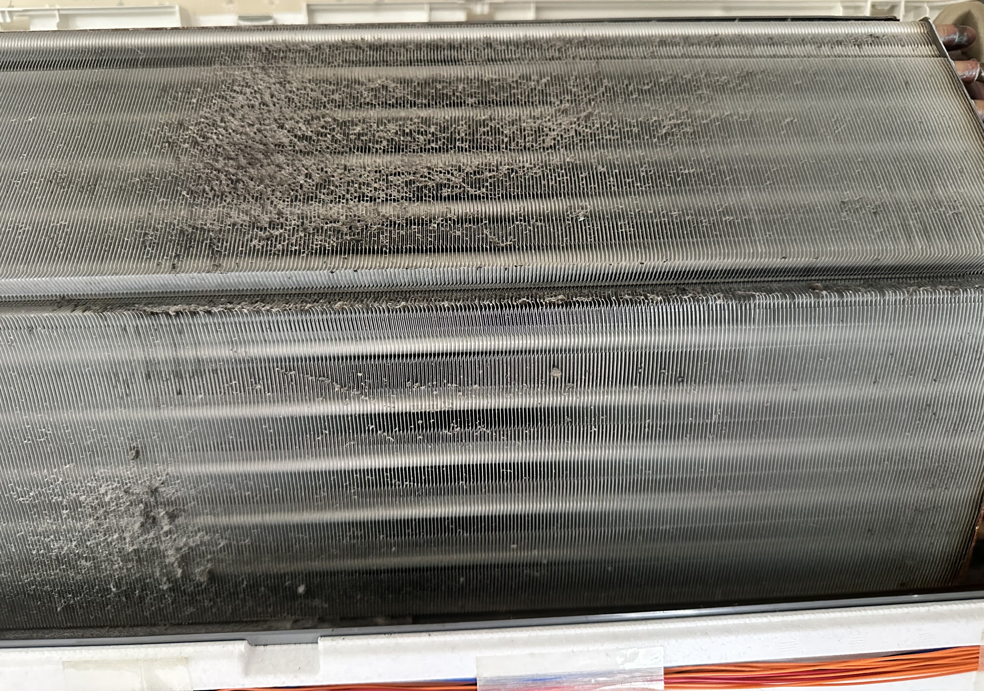 愛知県豊明市沓掛町のお掃除機能付きエアコンの作業前2