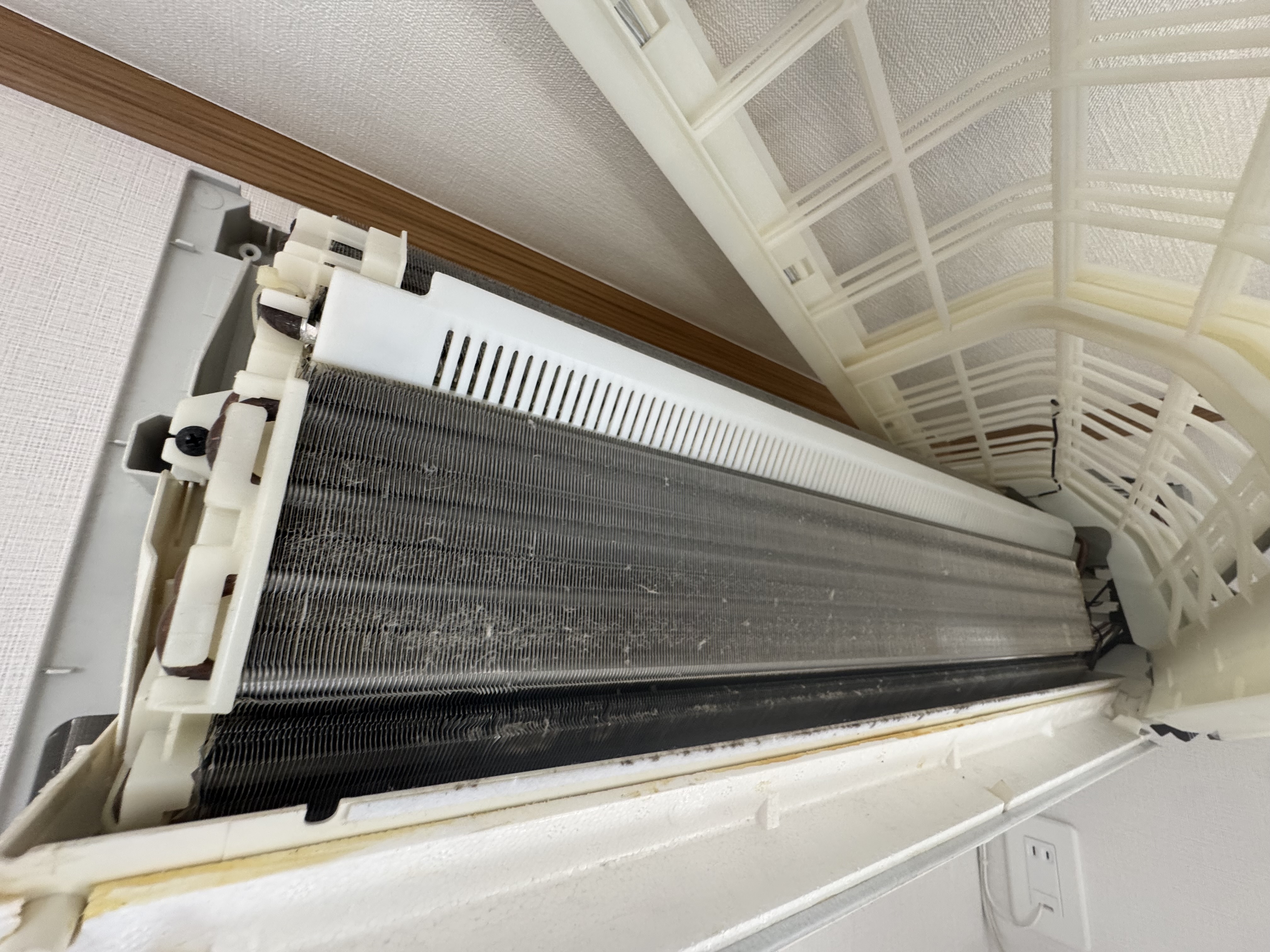 千葉県浦安市富岡の壁掛けエアコンの作業前1