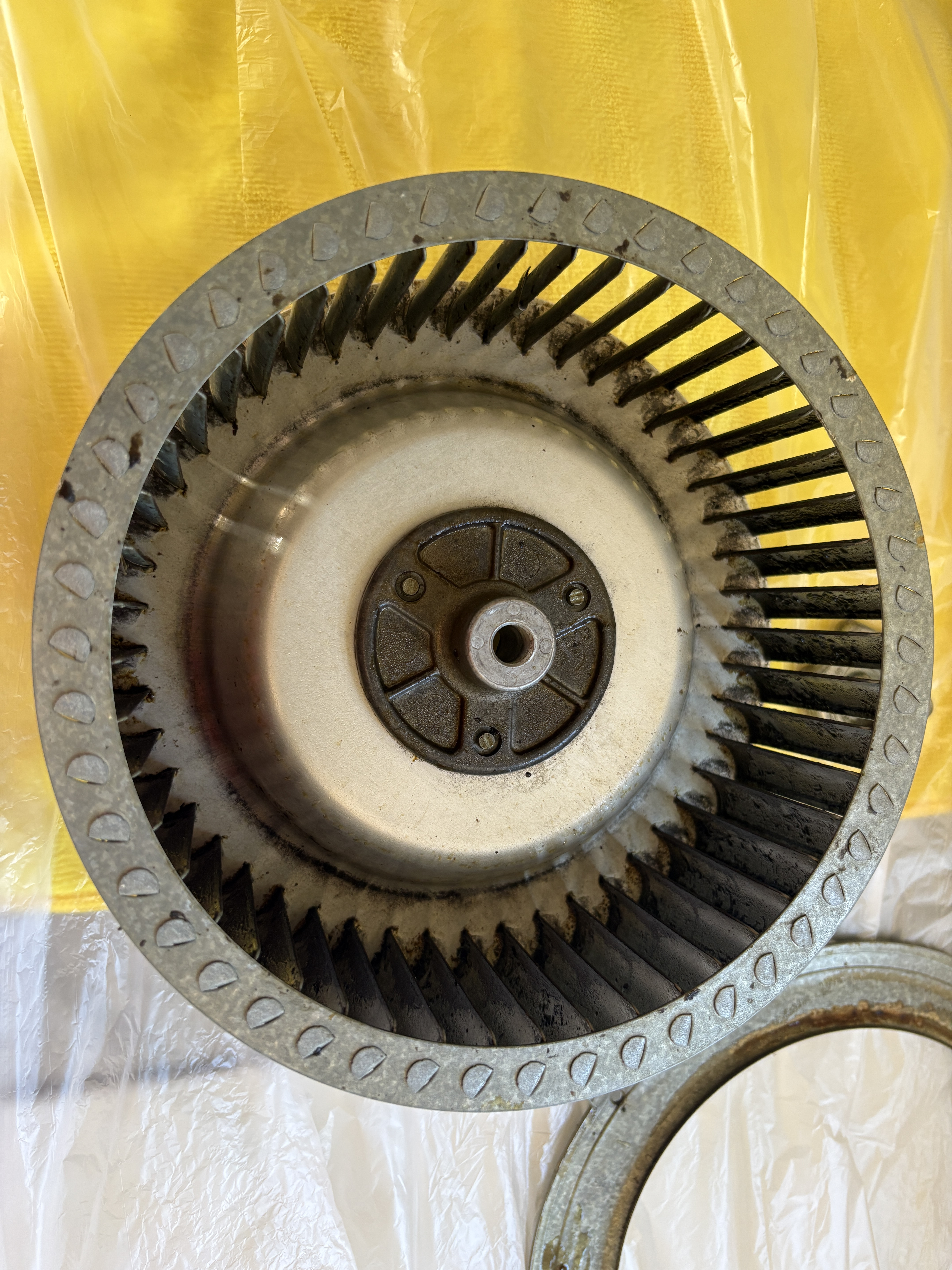 神奈川県厚木市のレンジフードクリーニングの作業前3