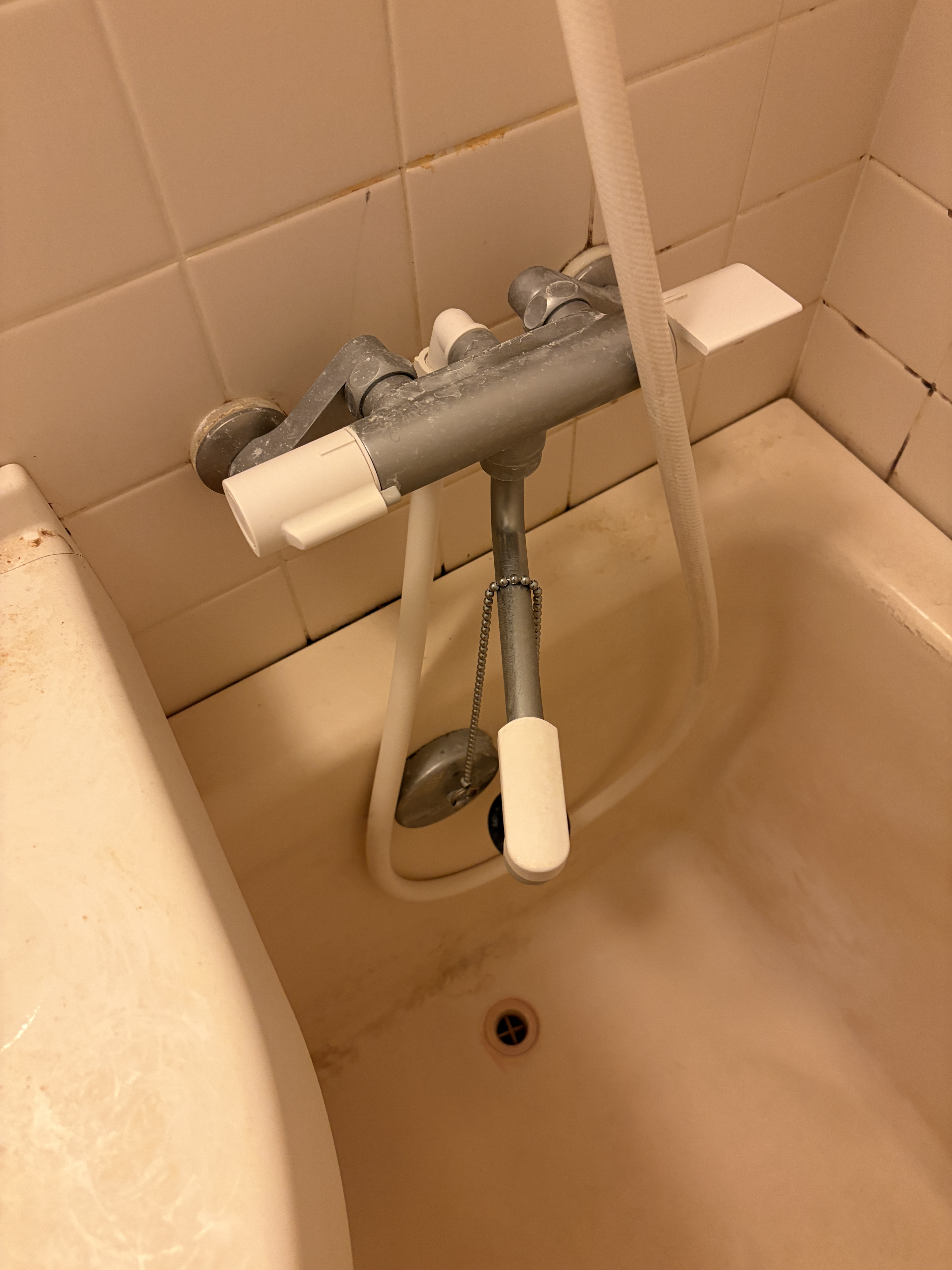 東京都北区滝野川の洗面所クリーニングの作業前2