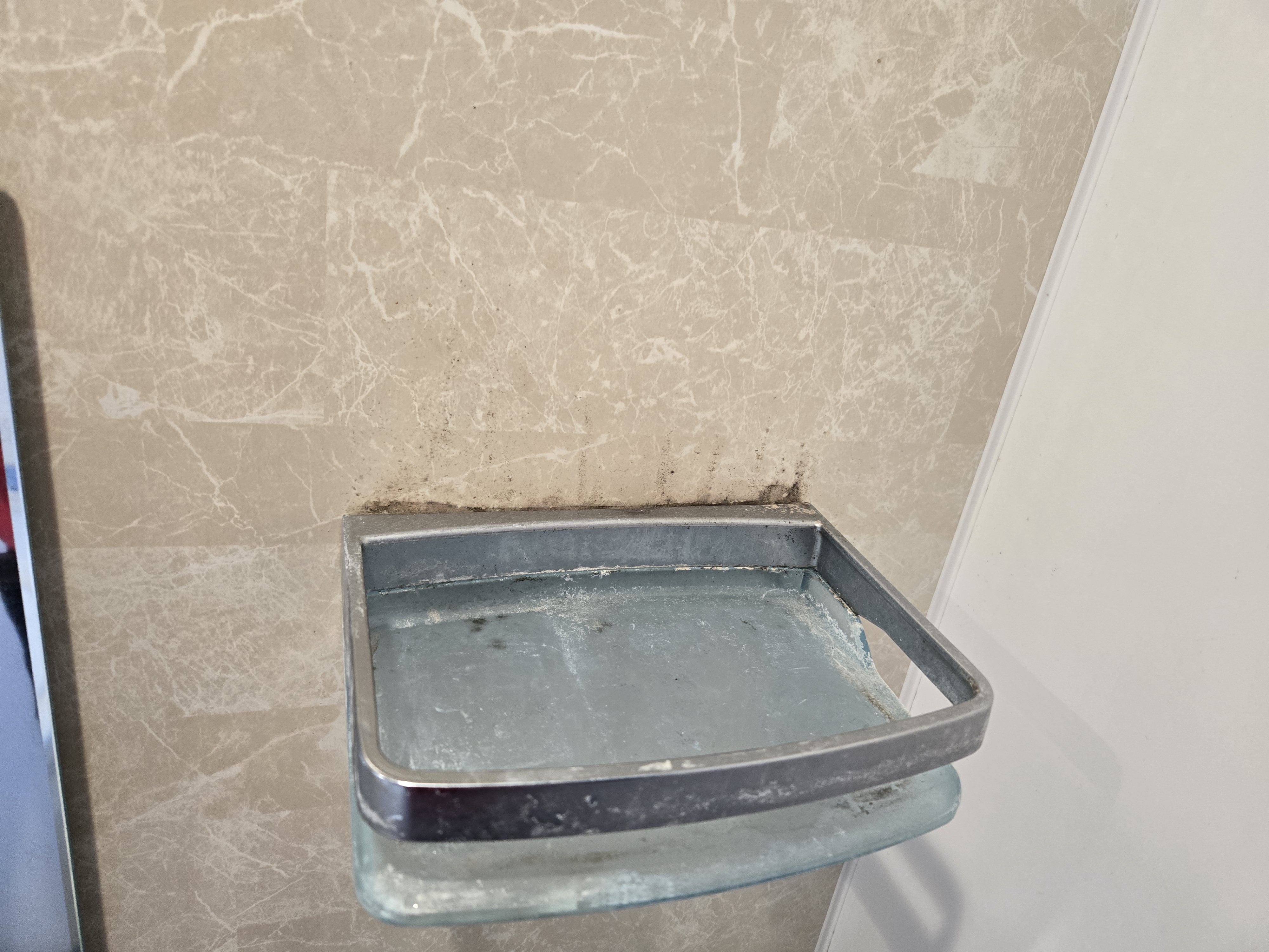 東京都三鷹市の浴室・お風呂クリーニングの作業前1