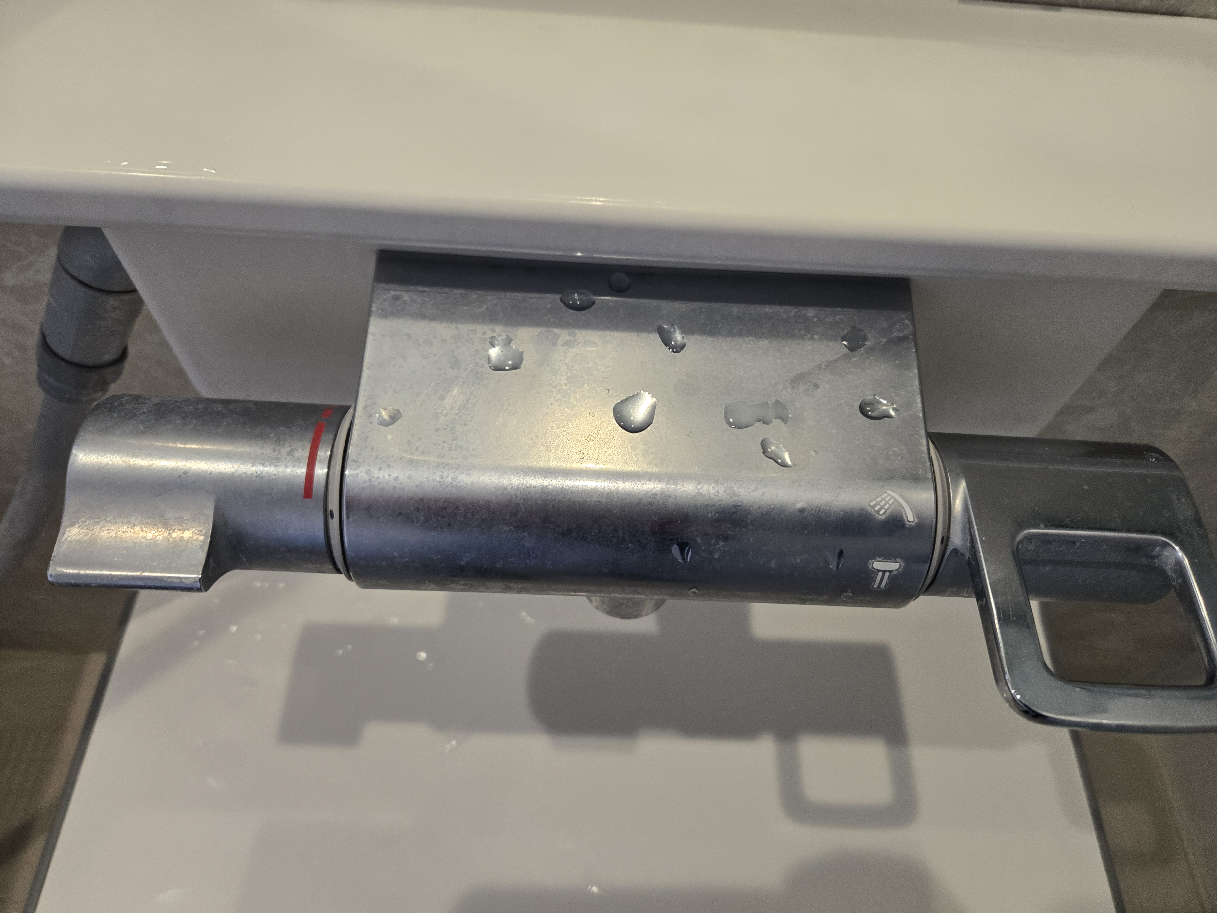 東京都三鷹市の浴室・お風呂クリーニングの作業前2