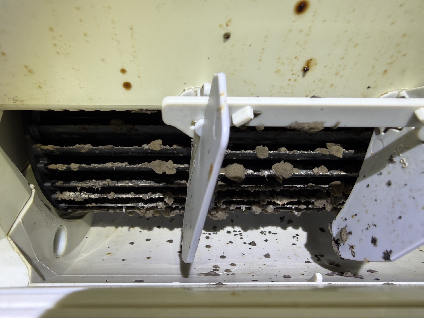 東京都墨田区江東橋のお掃除機能付きエアコンの作業前1