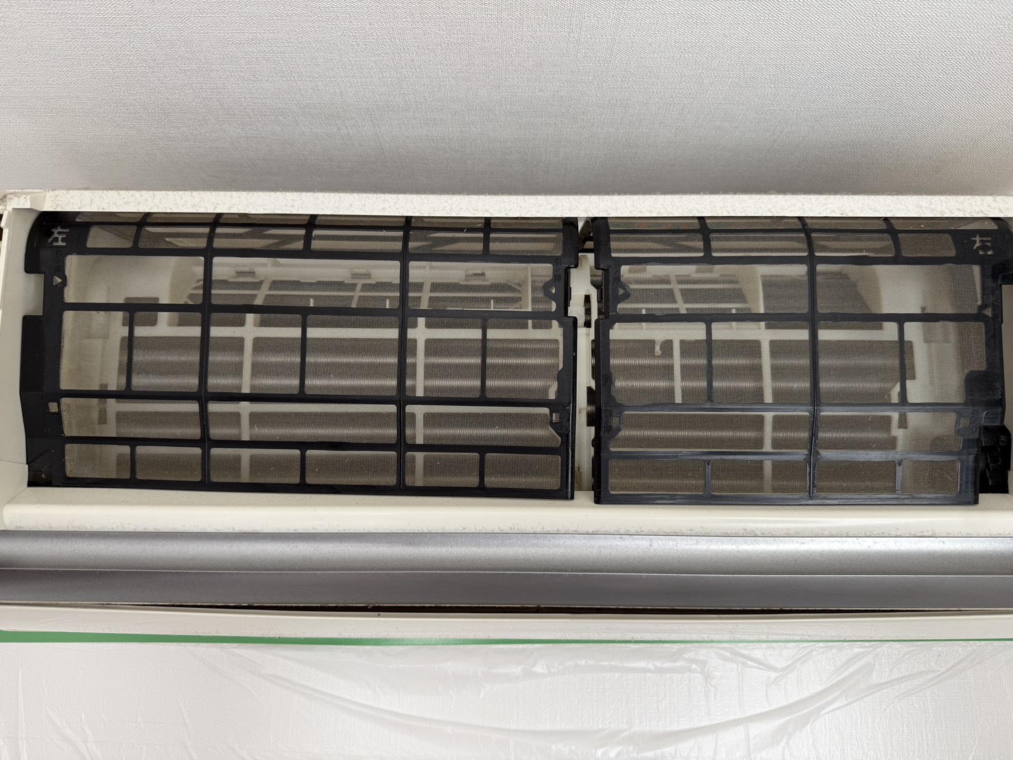 東京都墨田区江東橋のお掃除機能付きエアコンの作業前2