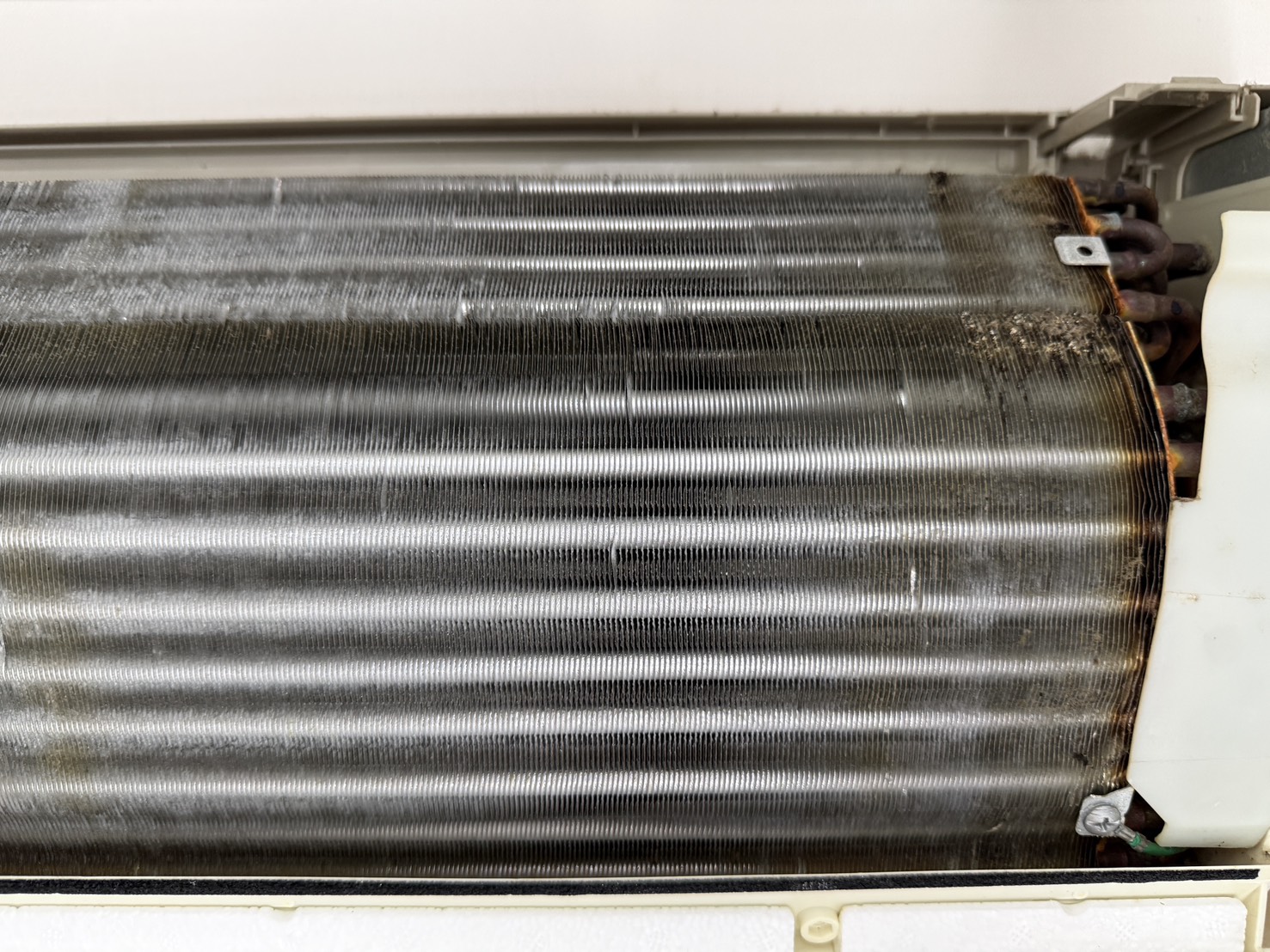 東京都墨田区江東橋のお掃除機能付きエアコンの作業前3