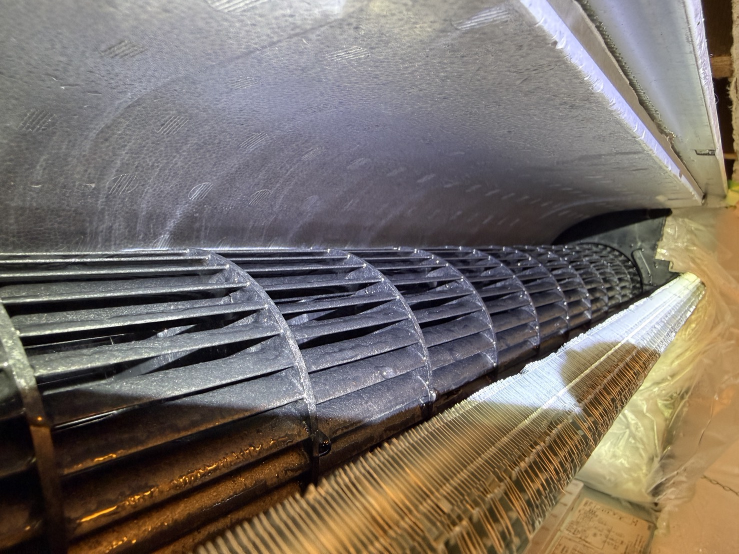 東京都新宿区神楽坂の家庭用天井埋め込みエアコンの作業後2