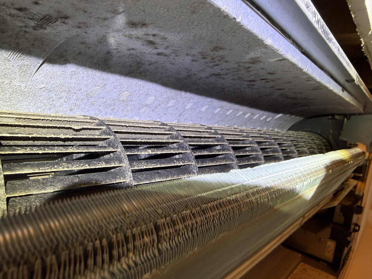 東京都新宿区神楽坂の家庭用天井埋め込みエアコンの作業前2