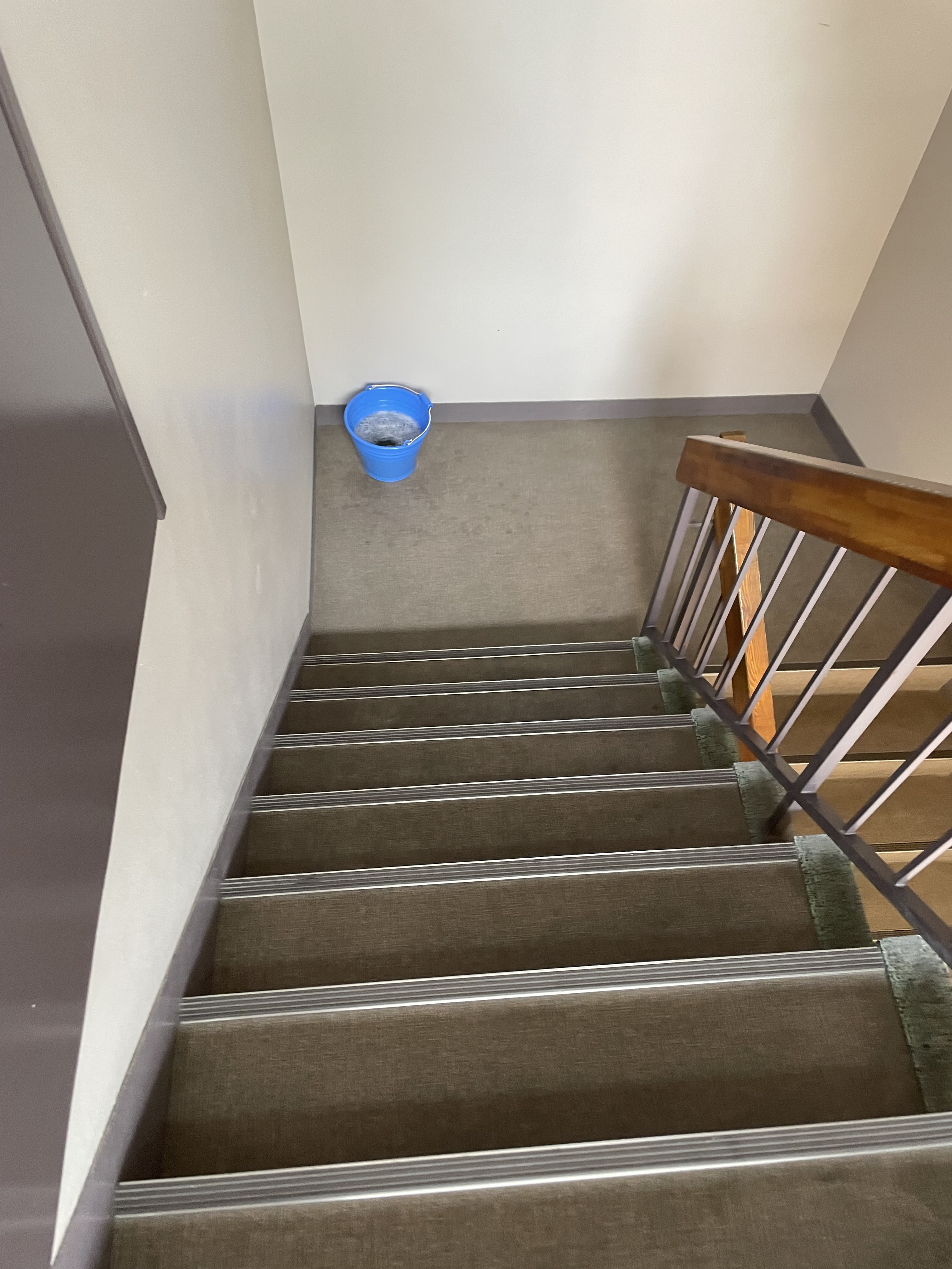 千葉県市川市市川南のビル・マンション共用部清掃の作業前1