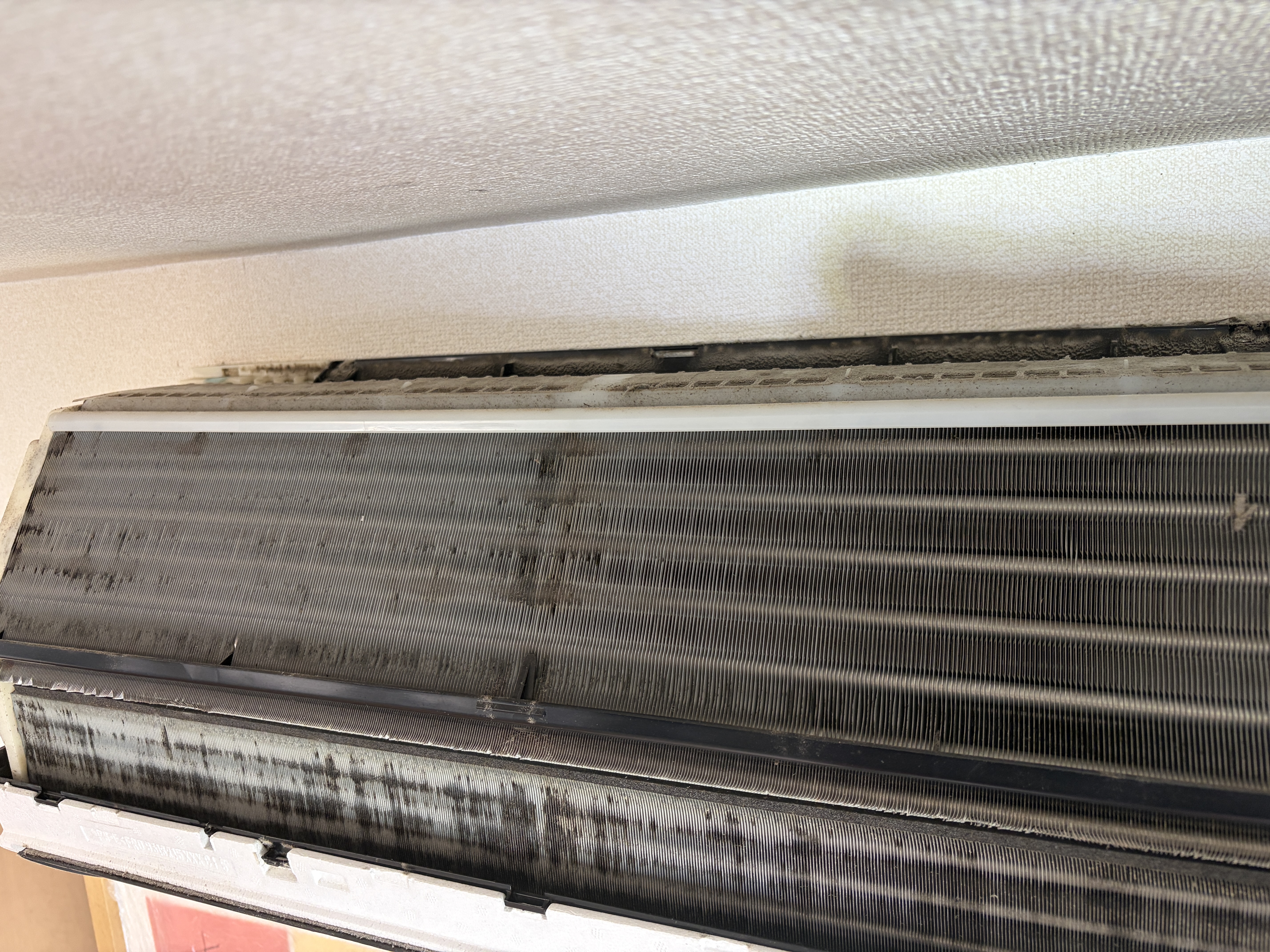 福岡県福岡市博多区の壁掛けエアコンの作業前1